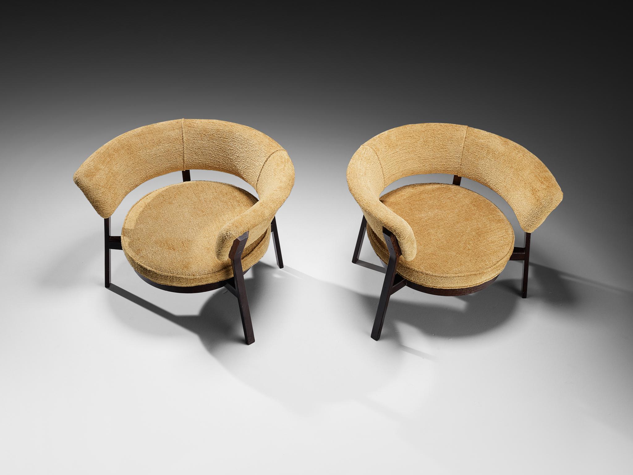 Eugenio Gerli for Tecno P28 Lounge Chairs in Wengé and Muted Ochre Fabric In Good Condition In Waalwijk, NL