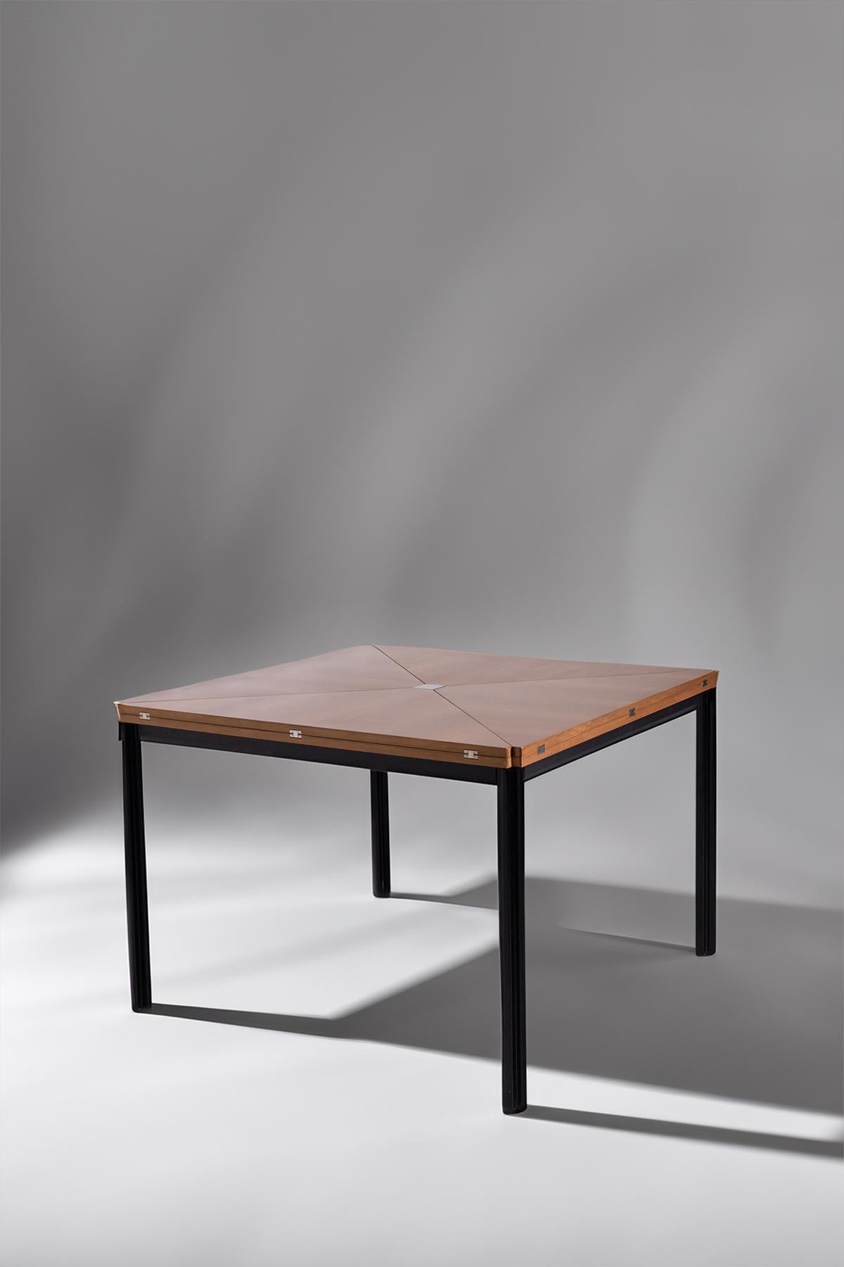 The extending table model T92, designed in 1960 by Eugenio Gerli and Mario Cristiani and produced by Tecno, is an emblematic example of the excellence of postwar Italian design. This table was singled out for the prestigious Compasso d'Oro award in