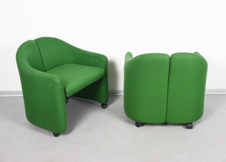 Amazing midcentury green fabric and metal set of four armchairs. This set was designed by Eugenio Gerli and produced by Tecno in Italy during the 1960s.

These beautiful armchairs are in excellent vintage condition, with a solid metal structure