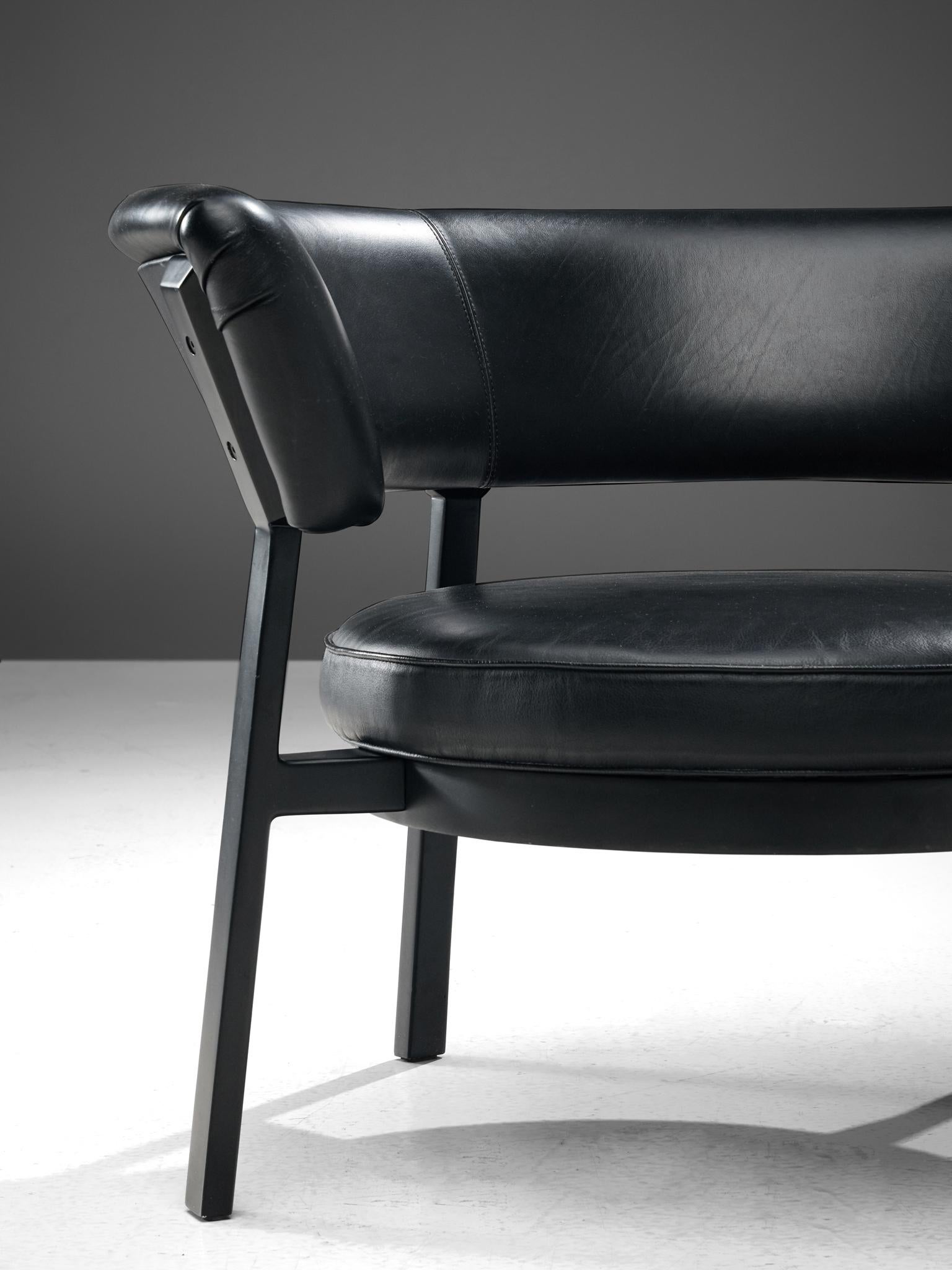 Mid-20th Century Eugenio Gerli Pair of 'P28' Easy Chairs in Black Leather