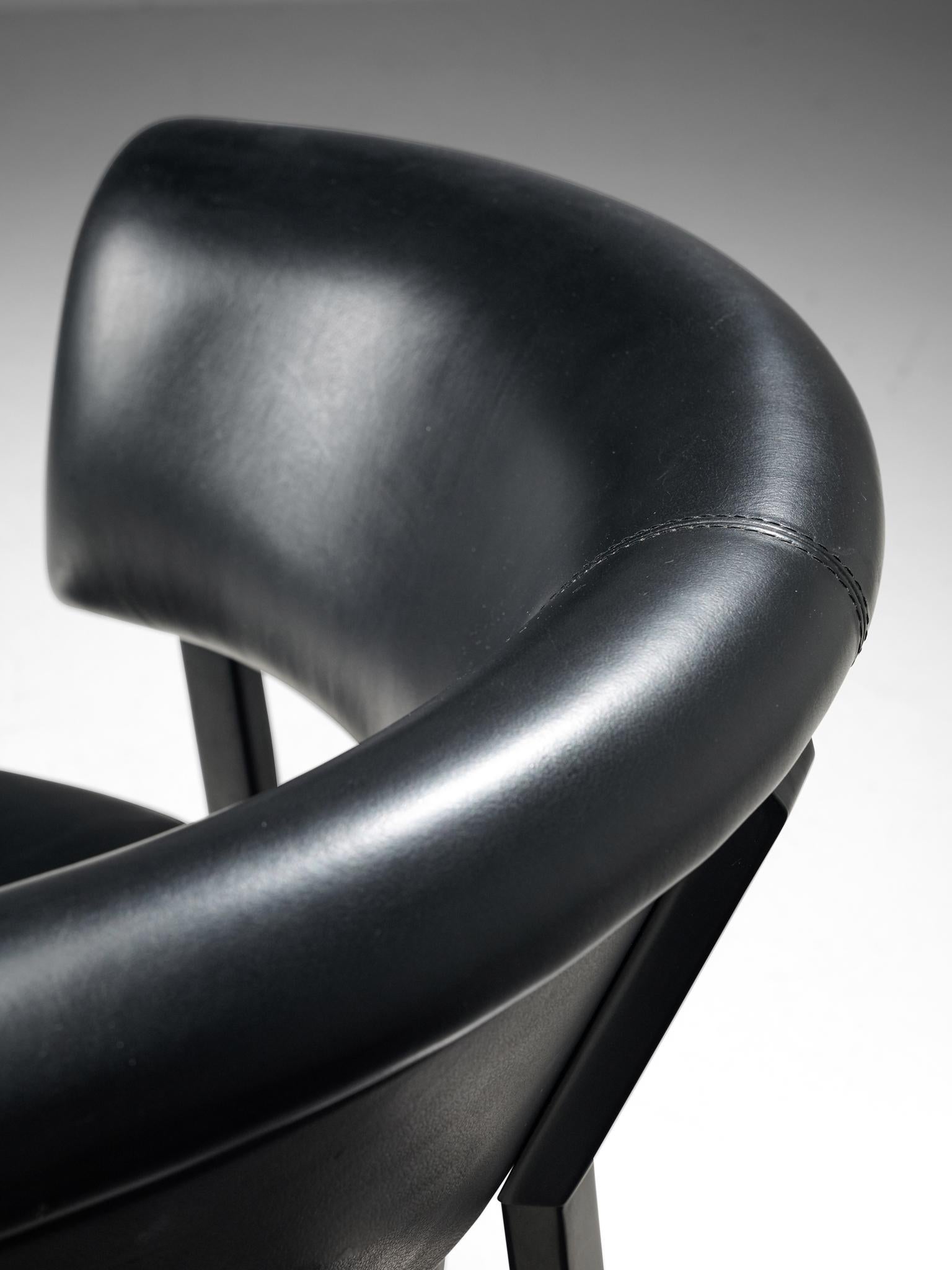 Eugenio Gerli Pair of 'P28' Easy Chairs in Black Leather 1
