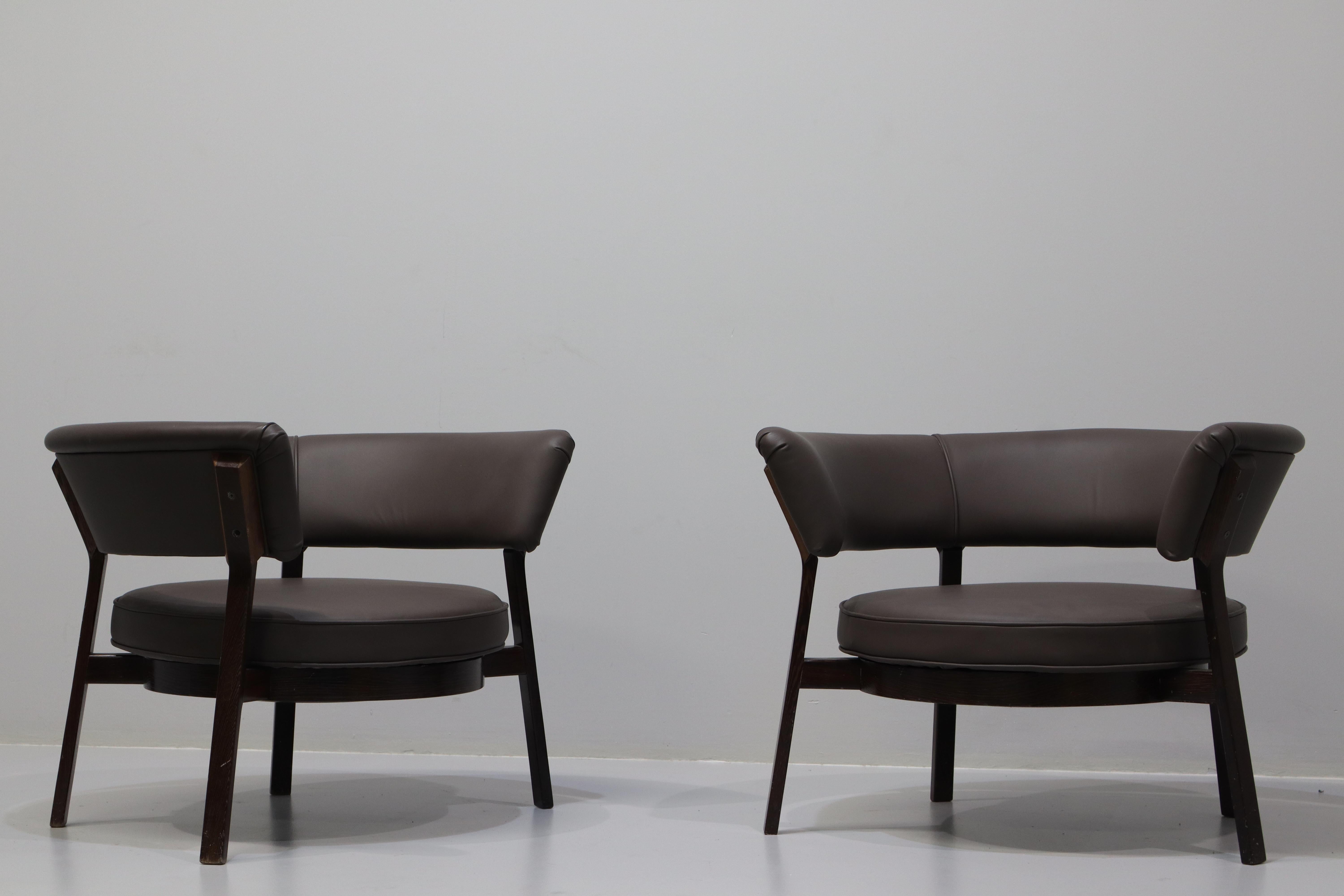 Eugenio Gerli for Tecno 'P28' Pair of Lounge Chairs in Wengé For Sale 2