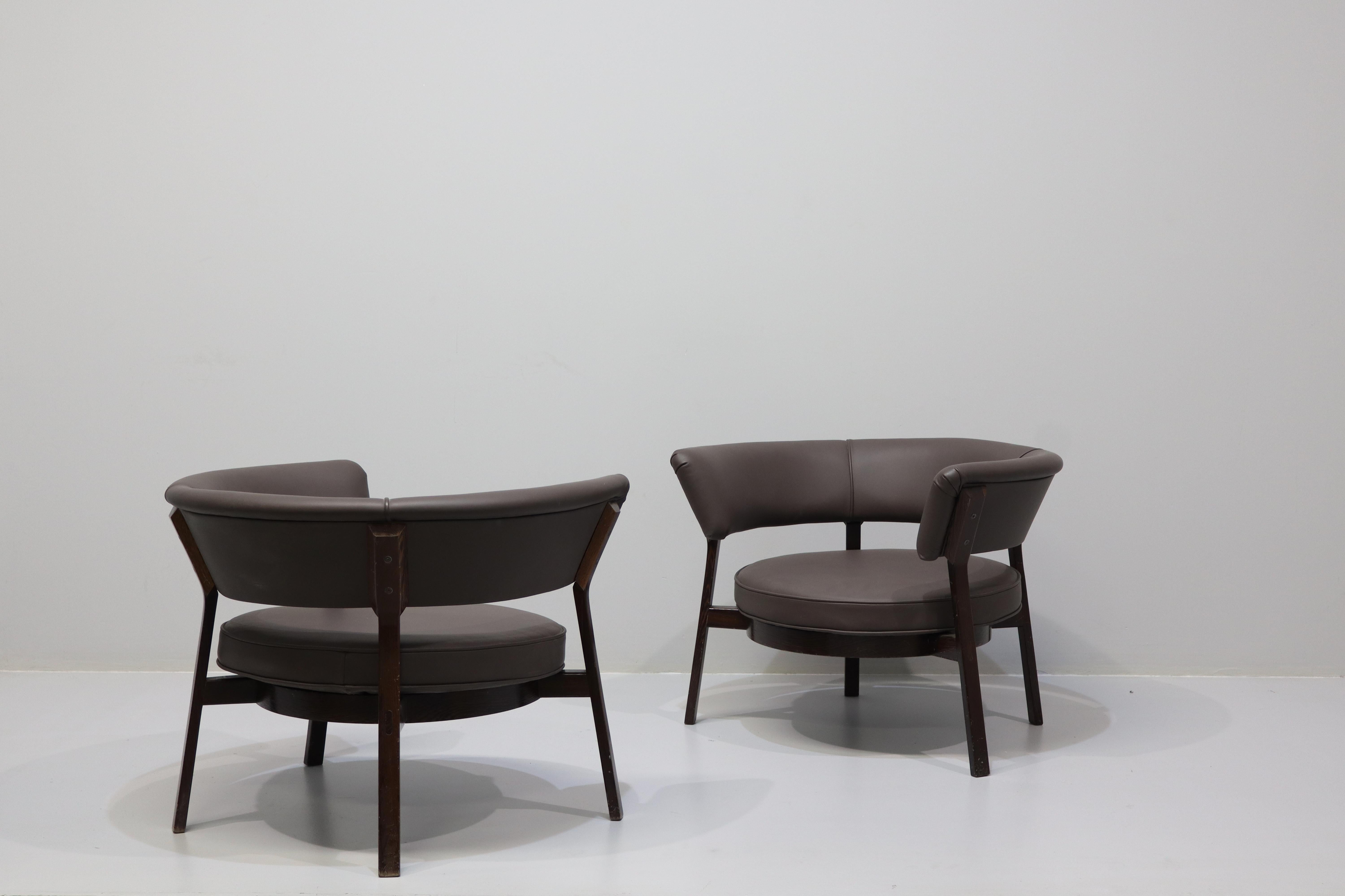 Mid-20th Century Eugenio Gerli for Tecno 'P28' Pair of Lounge Chairs in Wengé For Sale