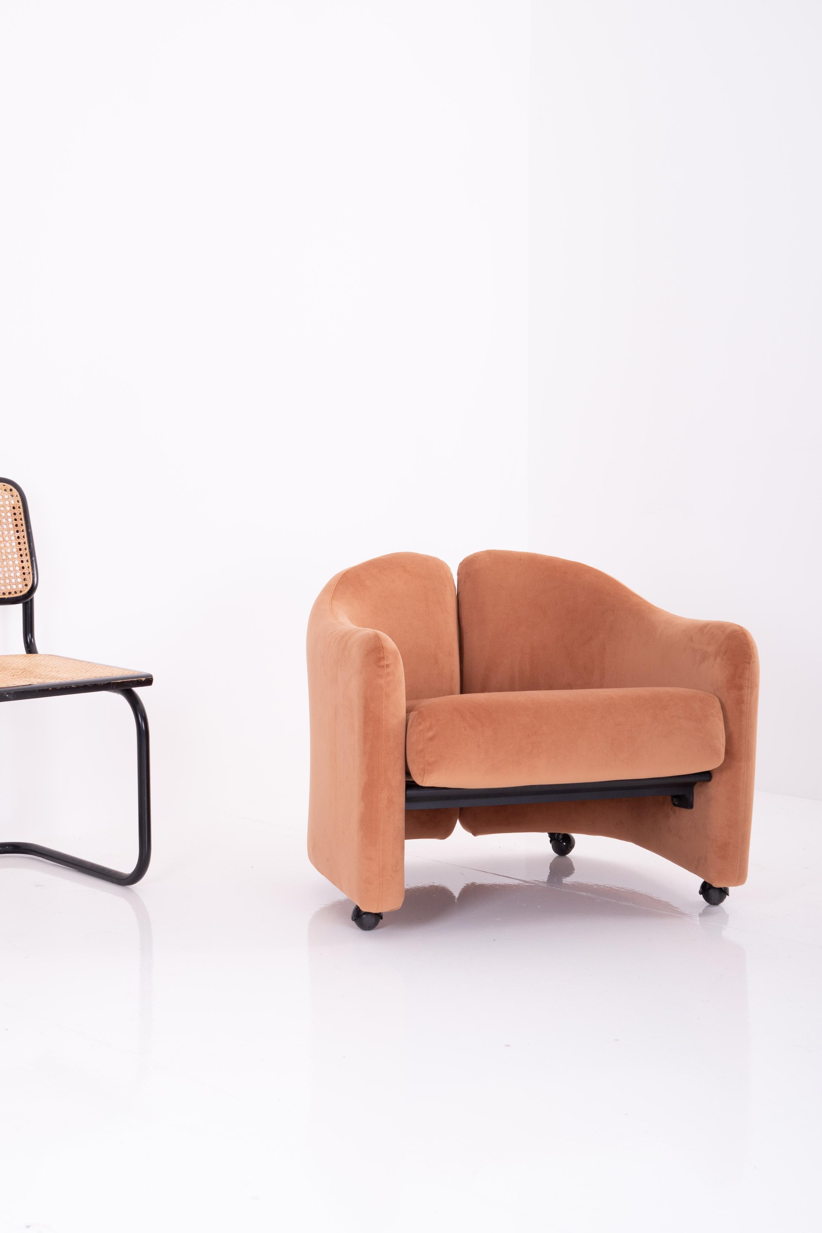 We were surprised to learn that this is a 60's armchair. Eugenio must have been ahead of his time because this is presenting us with all the curves we love from the vintage Italian furniture of a decade or two later.

There is no point in trying to