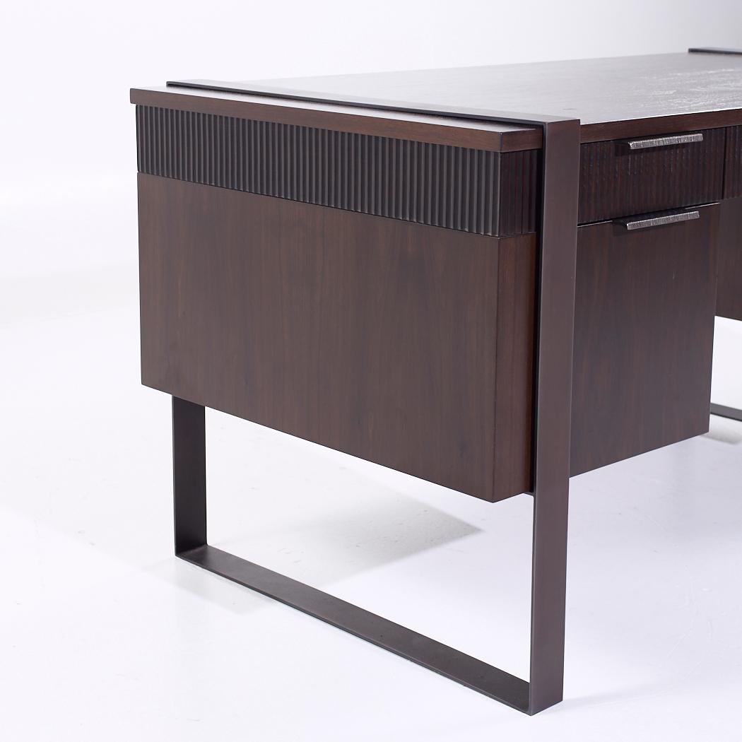 Eurocraft Walnut Executive Desk In Good Condition For Sale In Countryside, IL