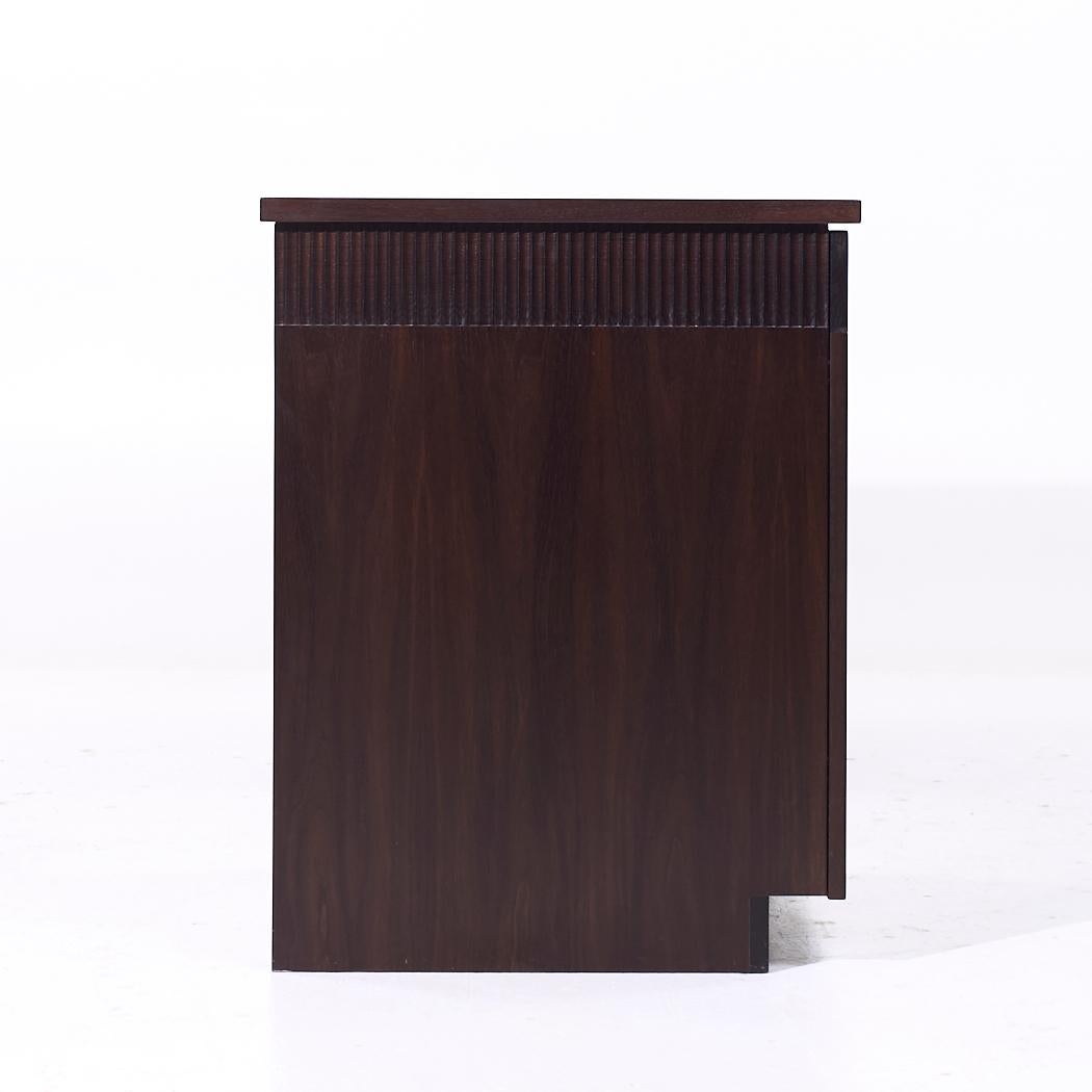 Eurocraft Walnut Office Credenza (amerikanisch) im Angebot