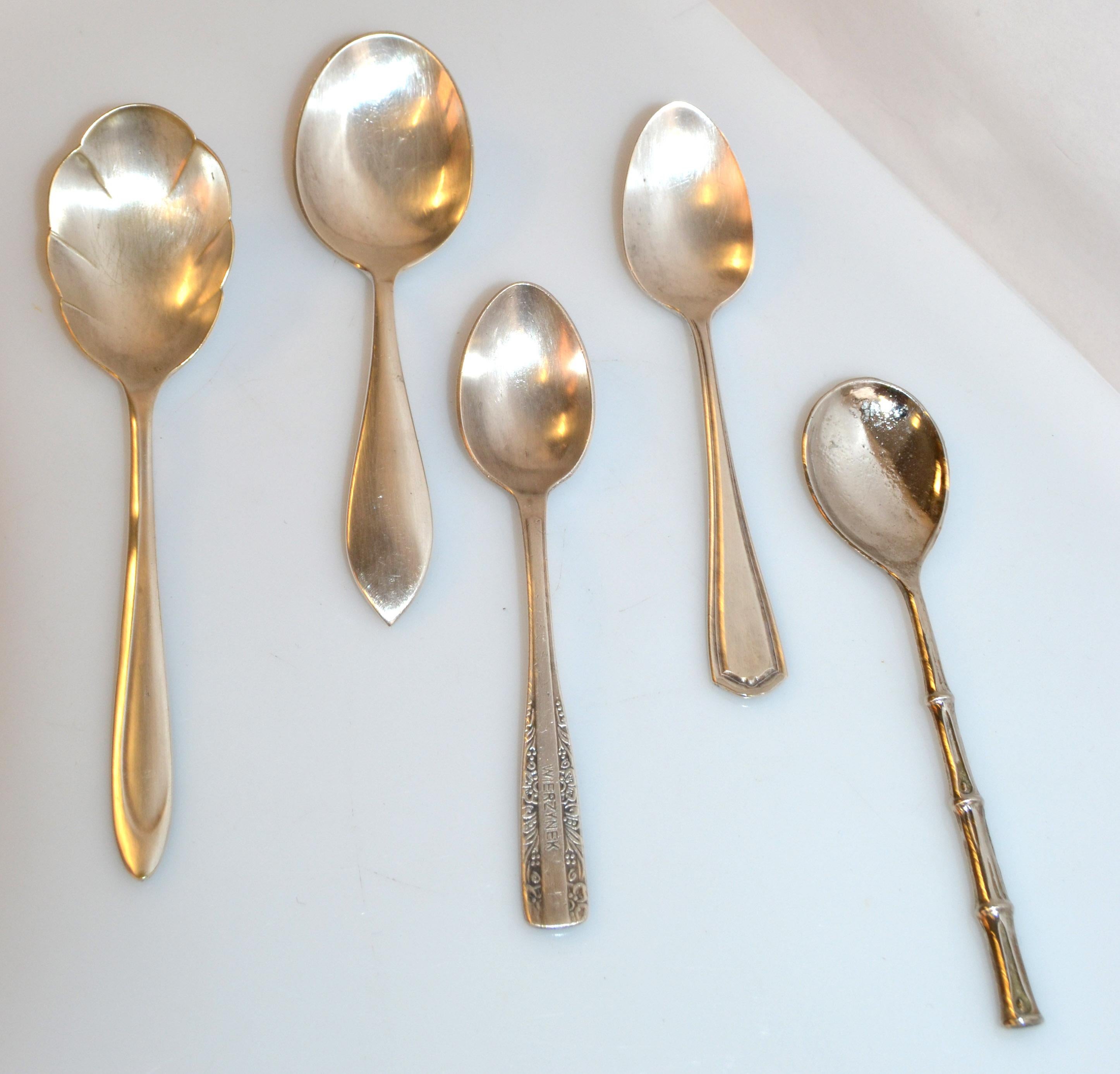 Europe and USA Collection 5 Tea Baby Spoons Marked Sterling Silver Plate Spoons For Sale 2
