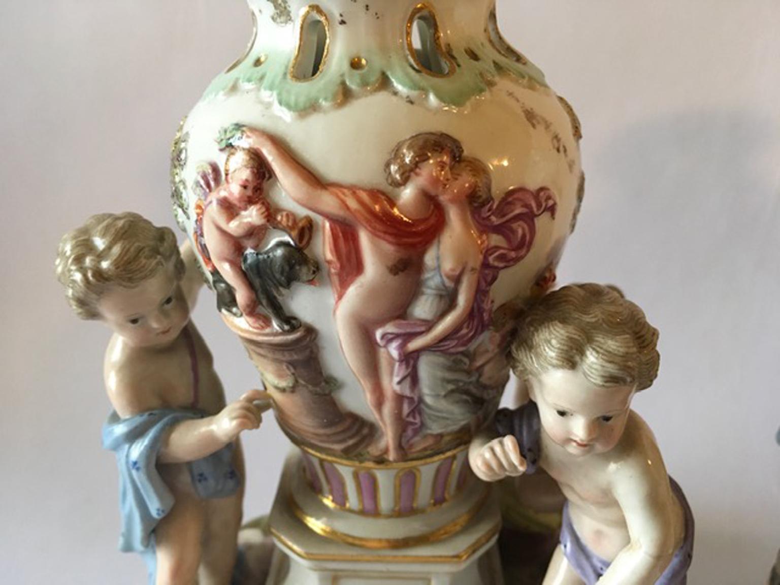 Fait main Europe Mid-19th Century Meissen Porcelain Pair Vases en vente