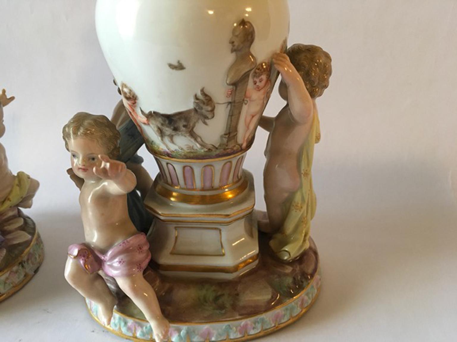 Europe Mid-19th Century Meissen Porcelain Pair Vases Bon état - En vente à Brescia, IT