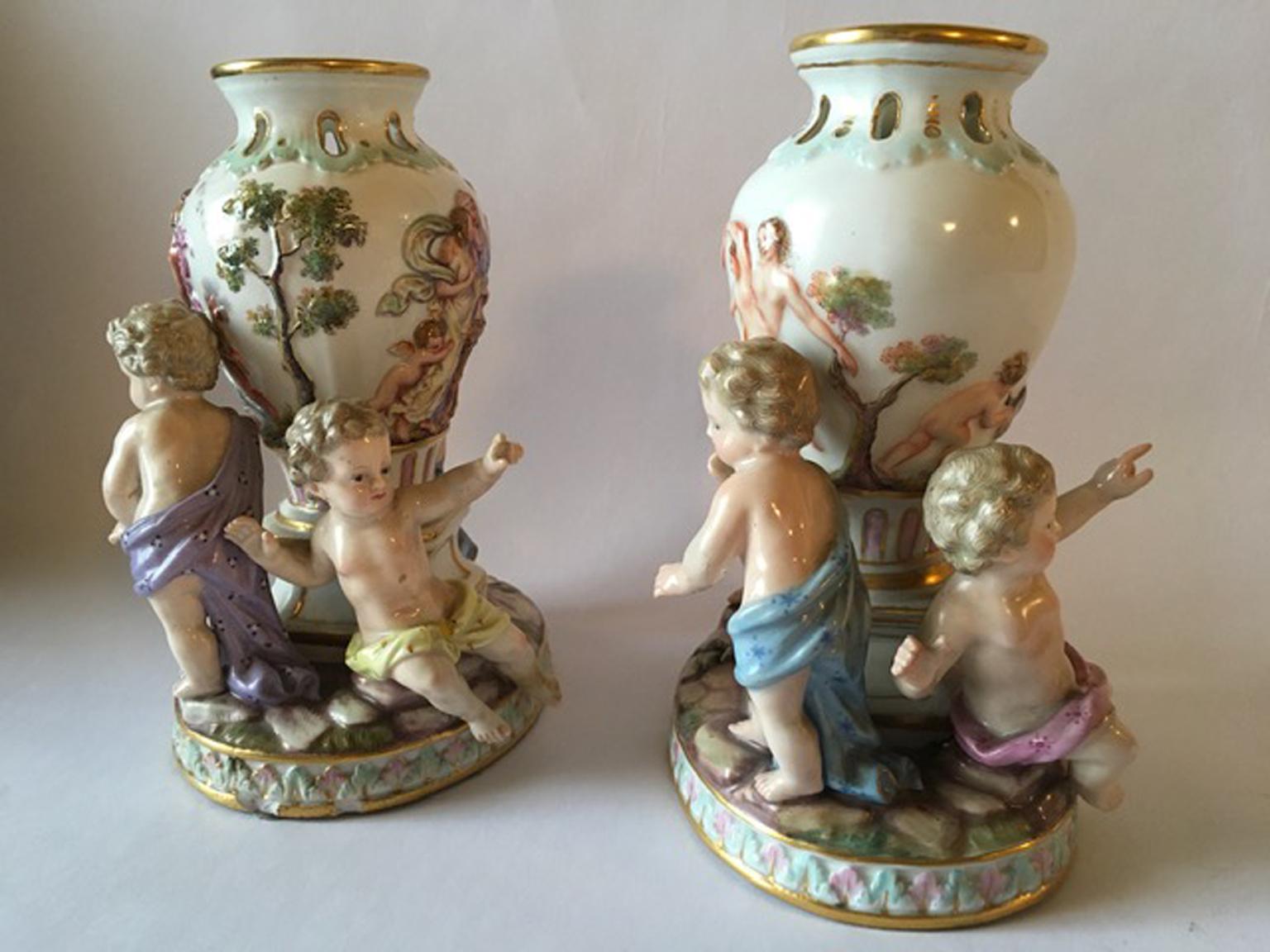 Porcelaine Europe Mid-19th Century Meissen Porcelain Pair Vases en vente