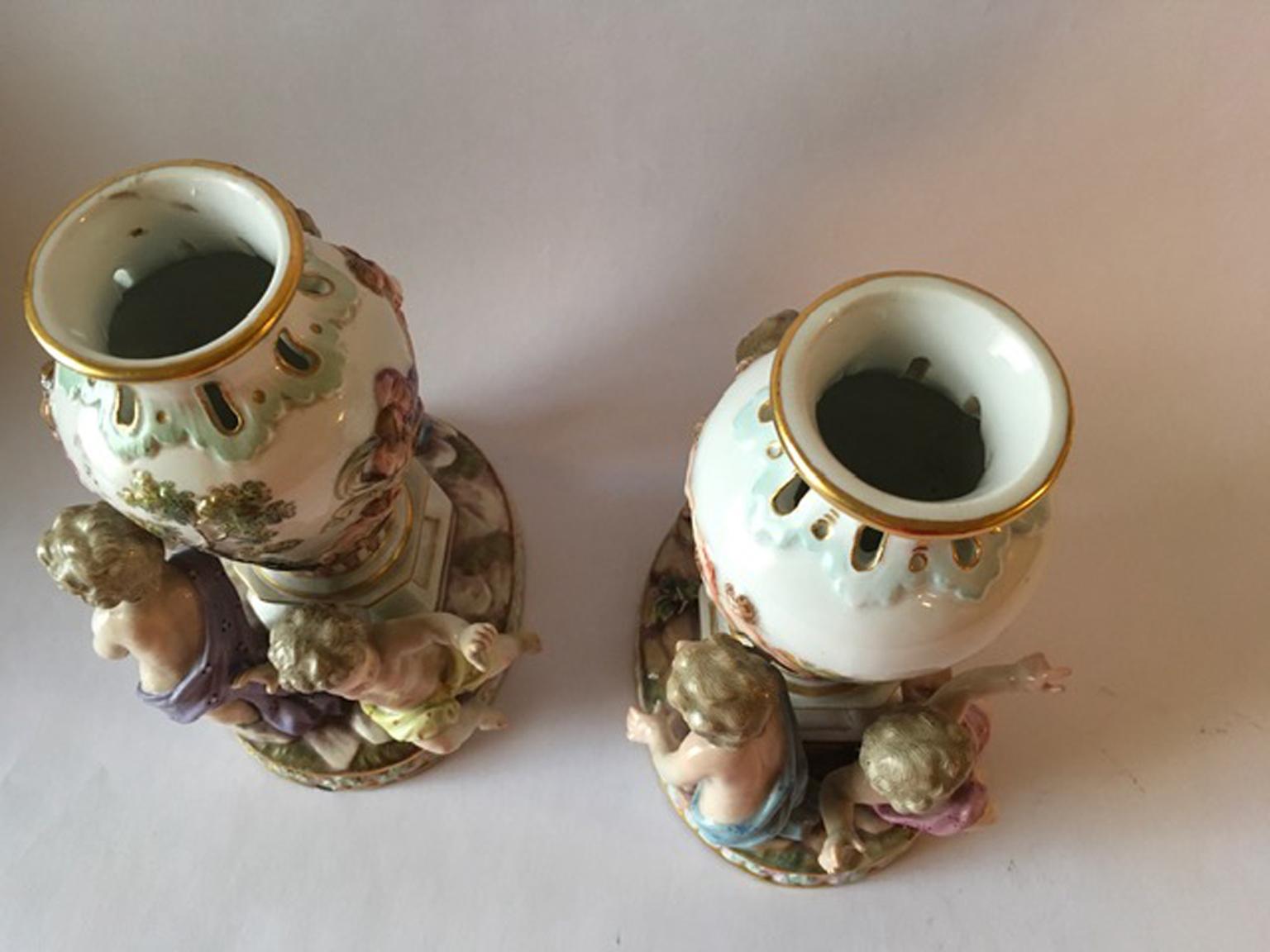 Europe Mid-19th Century Meissen Pair Porcelain Vases For Sale 3