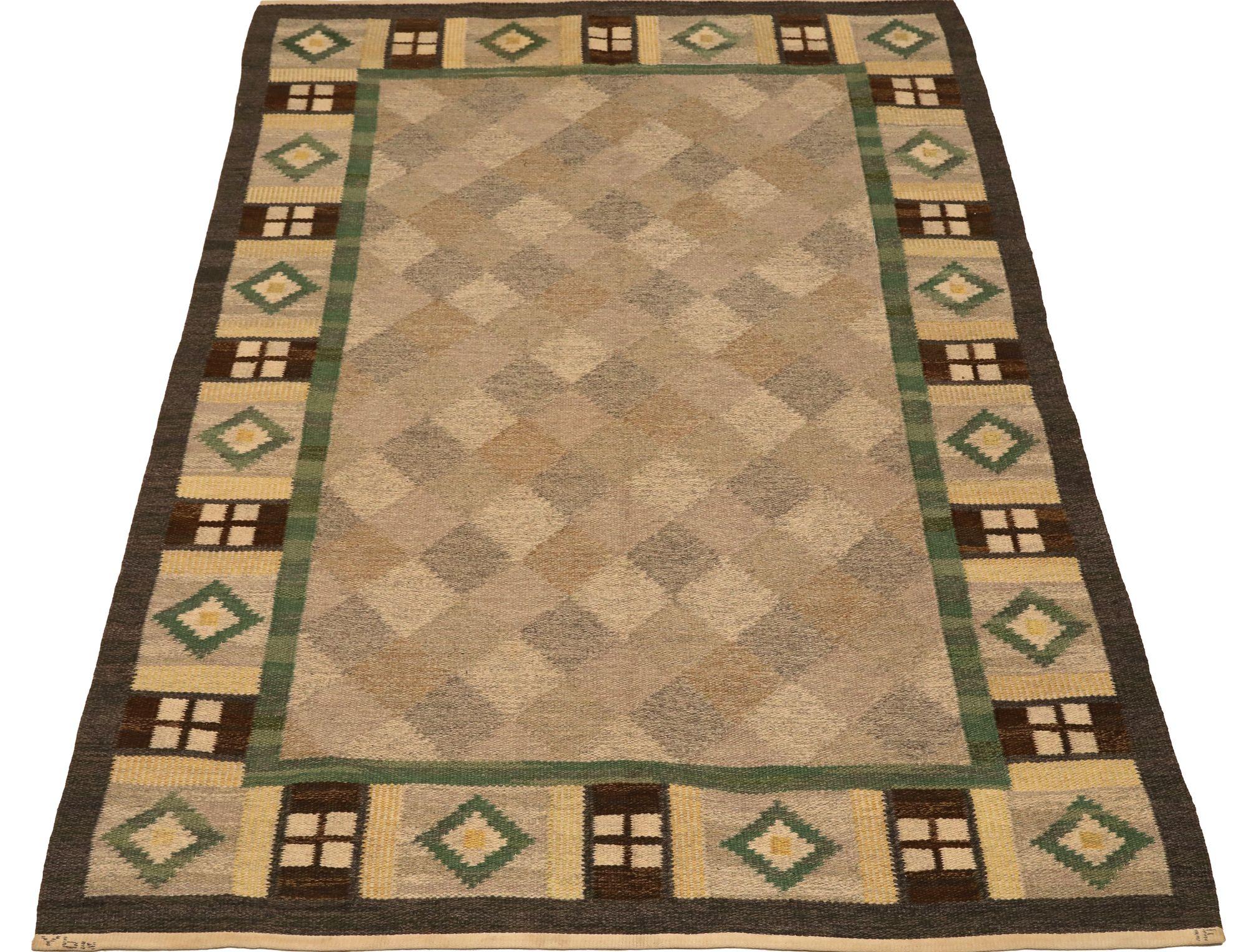 Entdecken Sie die Eleganz der Europe Swedish Collection mit dem Small Rug von CIRCA 1940. Dieses exklusive Design aus Wolle und GreenIvory ist perfekt, um Ihren Raum zu verschönern.