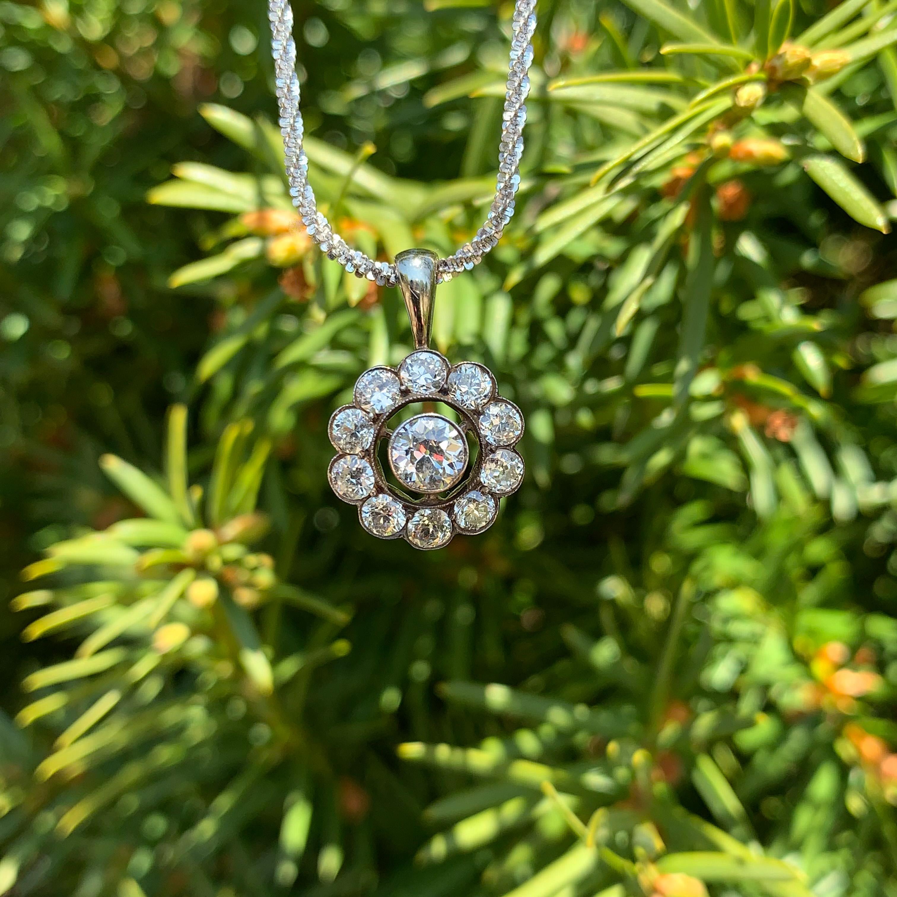Ciondolo europeo in oro e argento 14K con diamante a rosetta in vendita 1