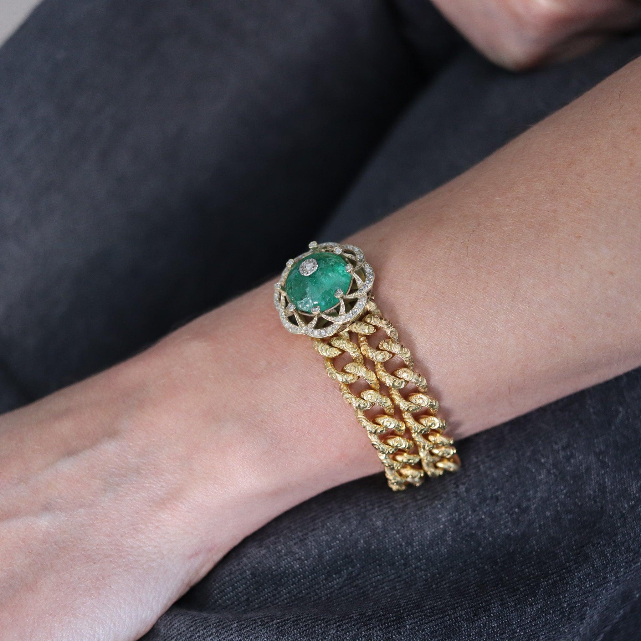 A Victorian bracelet with emerald

This is a magnificent antique bracelet created in the central-east Europe during the Victorian period, back in 1860. The bracelet was carefully crafted with parts in yellow gold of 16 and 18 karats with polished