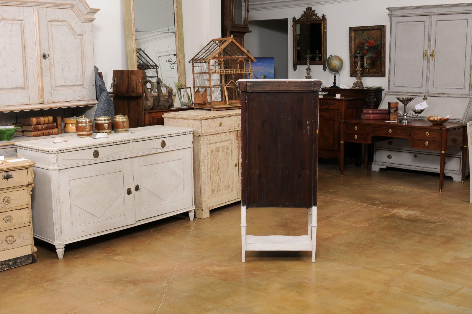 European 1890s Painted Vitrine Cabinet with Glass Door and Richly Carved Décor For Sale 7
