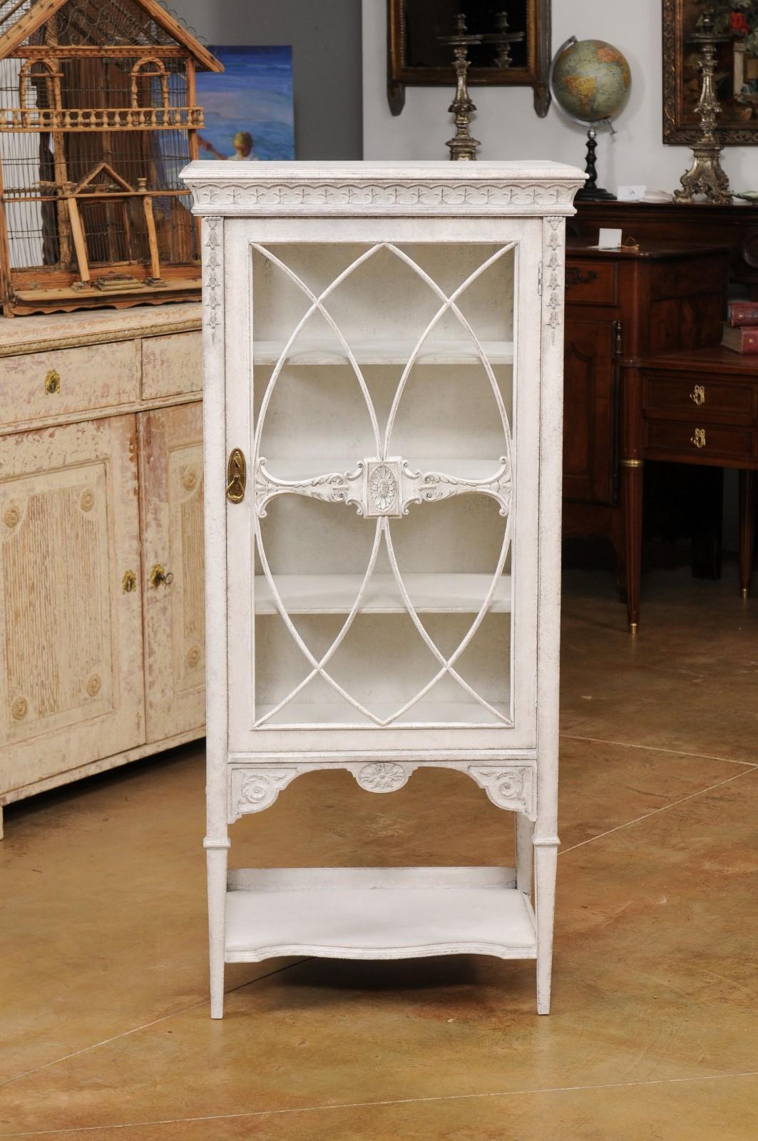 European 1890s Painted Vitrine Cabinet with Glass Door and Richly Carved Décor For Sale 10