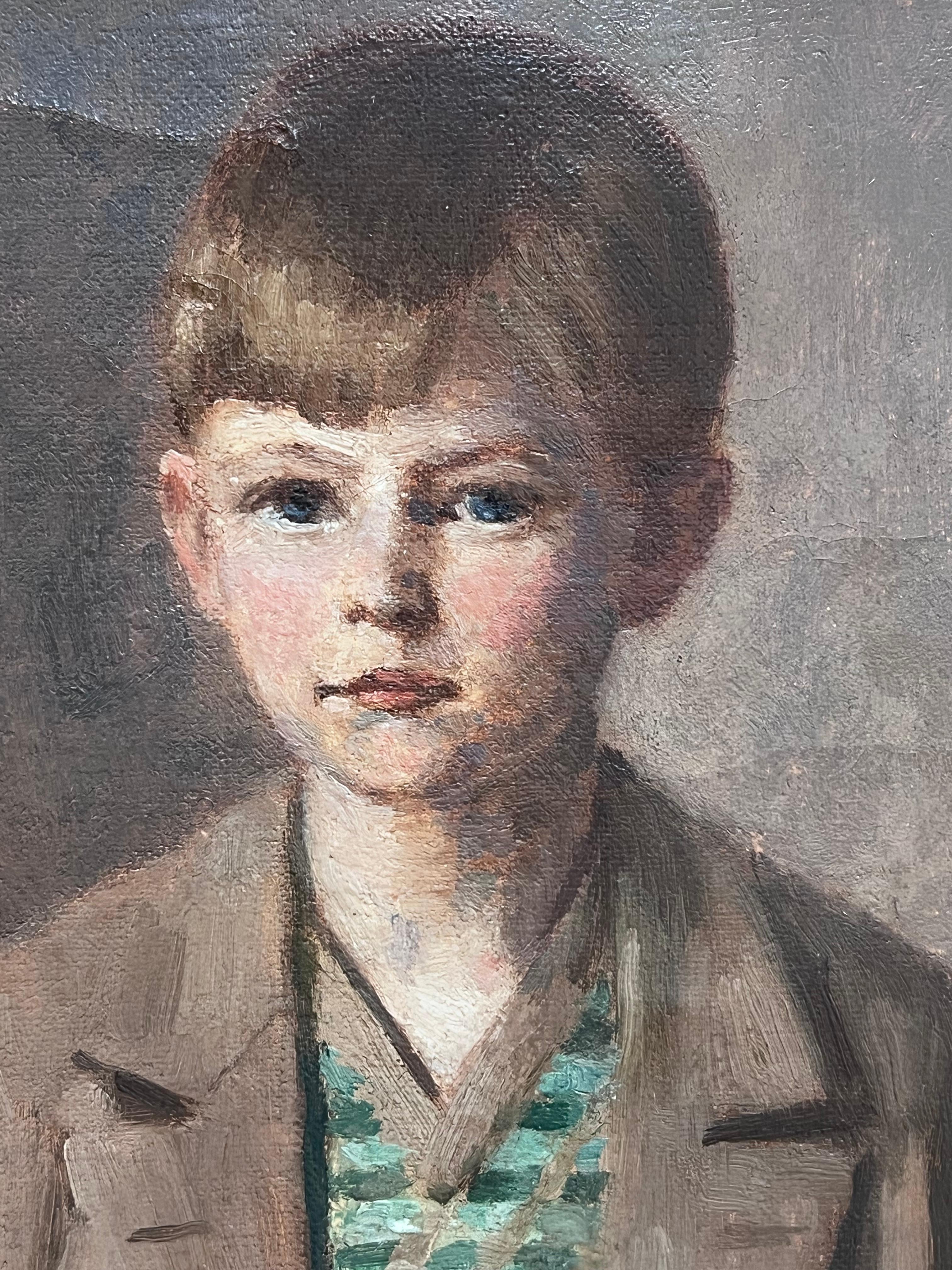 Grande ritratto a olio di un ragazzo in abiti d'epoca firmato e datato 1928 in vendita 2
