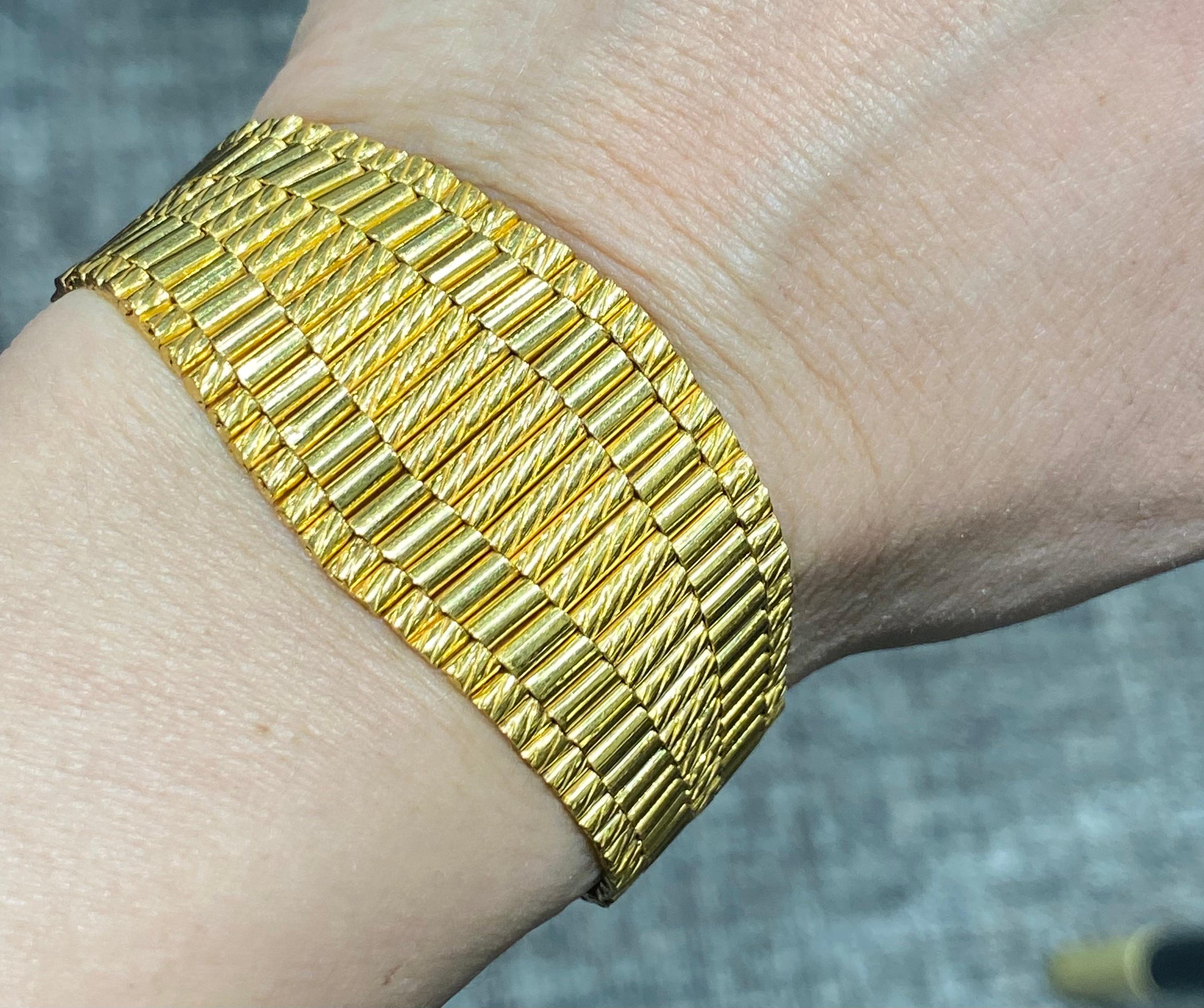 Contemporary European 1960s 22 carat gold channel bracelet For Sale