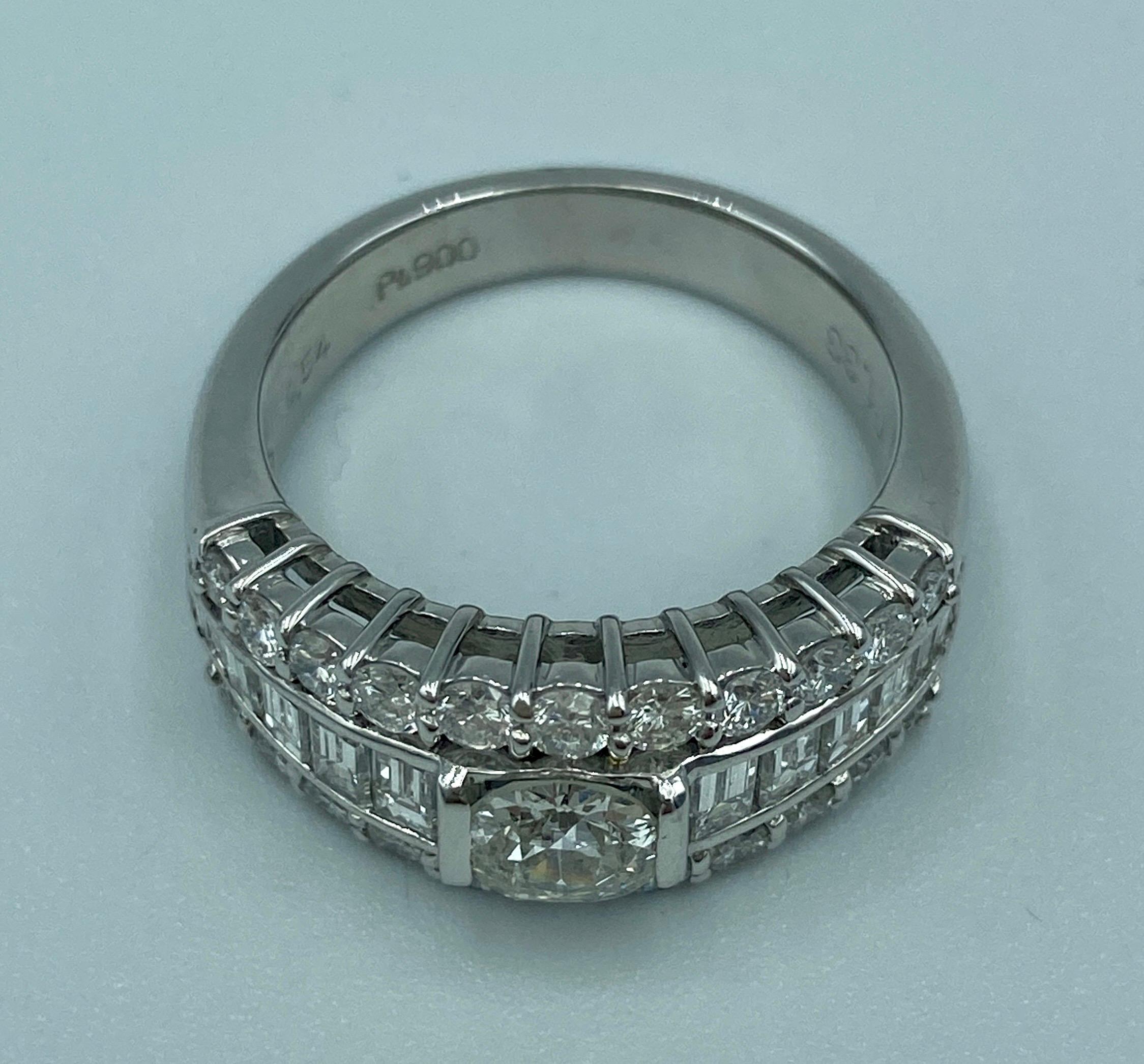 European 1970s diamond and platinum engagement ring In Good Condition For Sale In London, GB