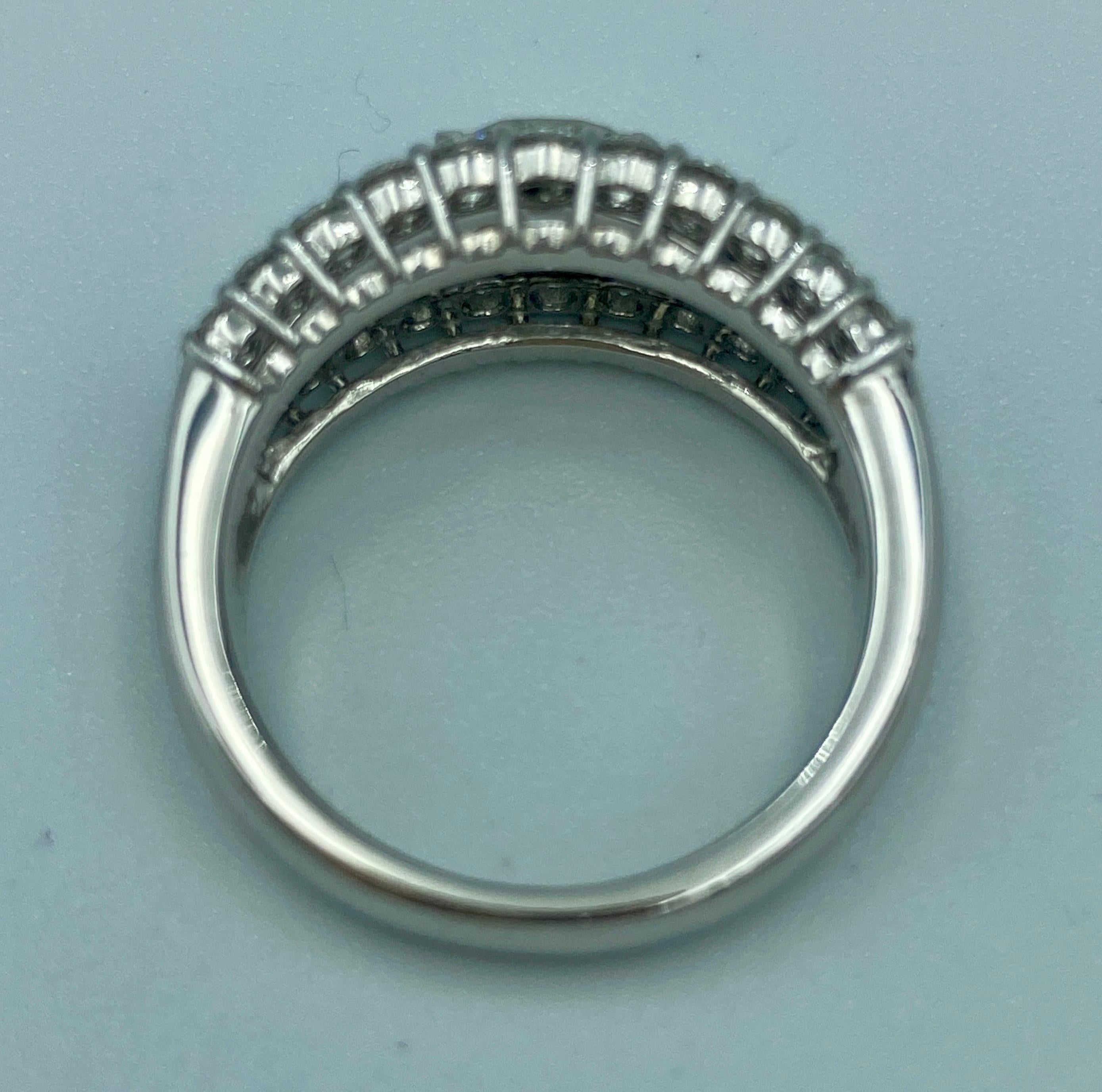 Women's or Men's European 1970s diamond and platinum engagement ring For Sale