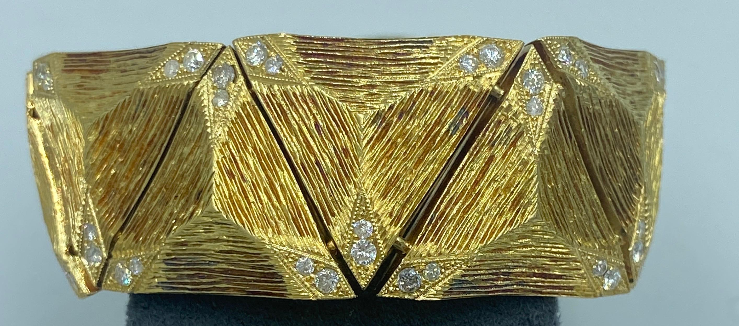 Round Cut European 1970s hand engraved 18k gold and diamond bracelet For Sale