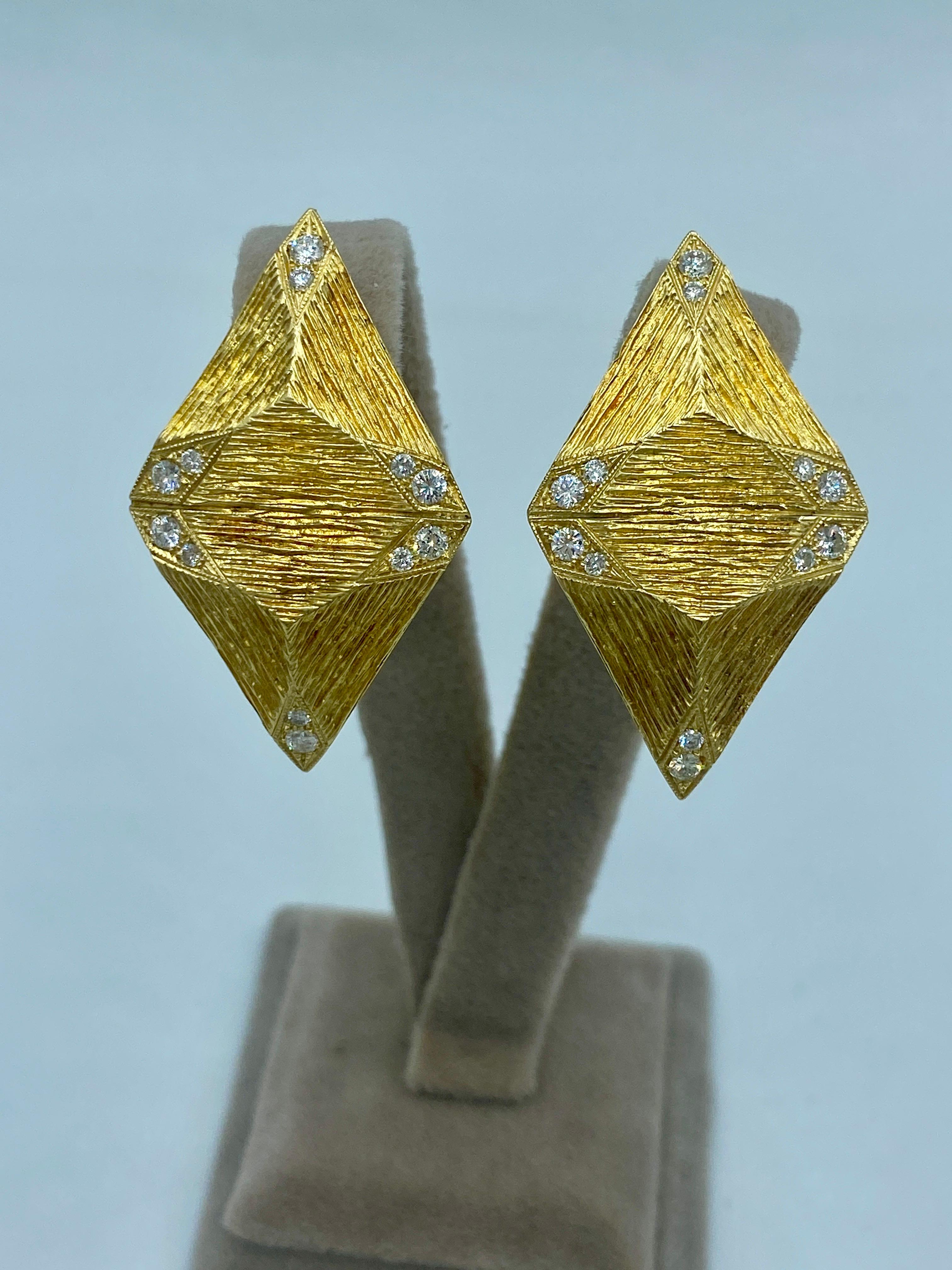Round Cut European 1970s hand engraved 18k gold and diamond earrings For Sale