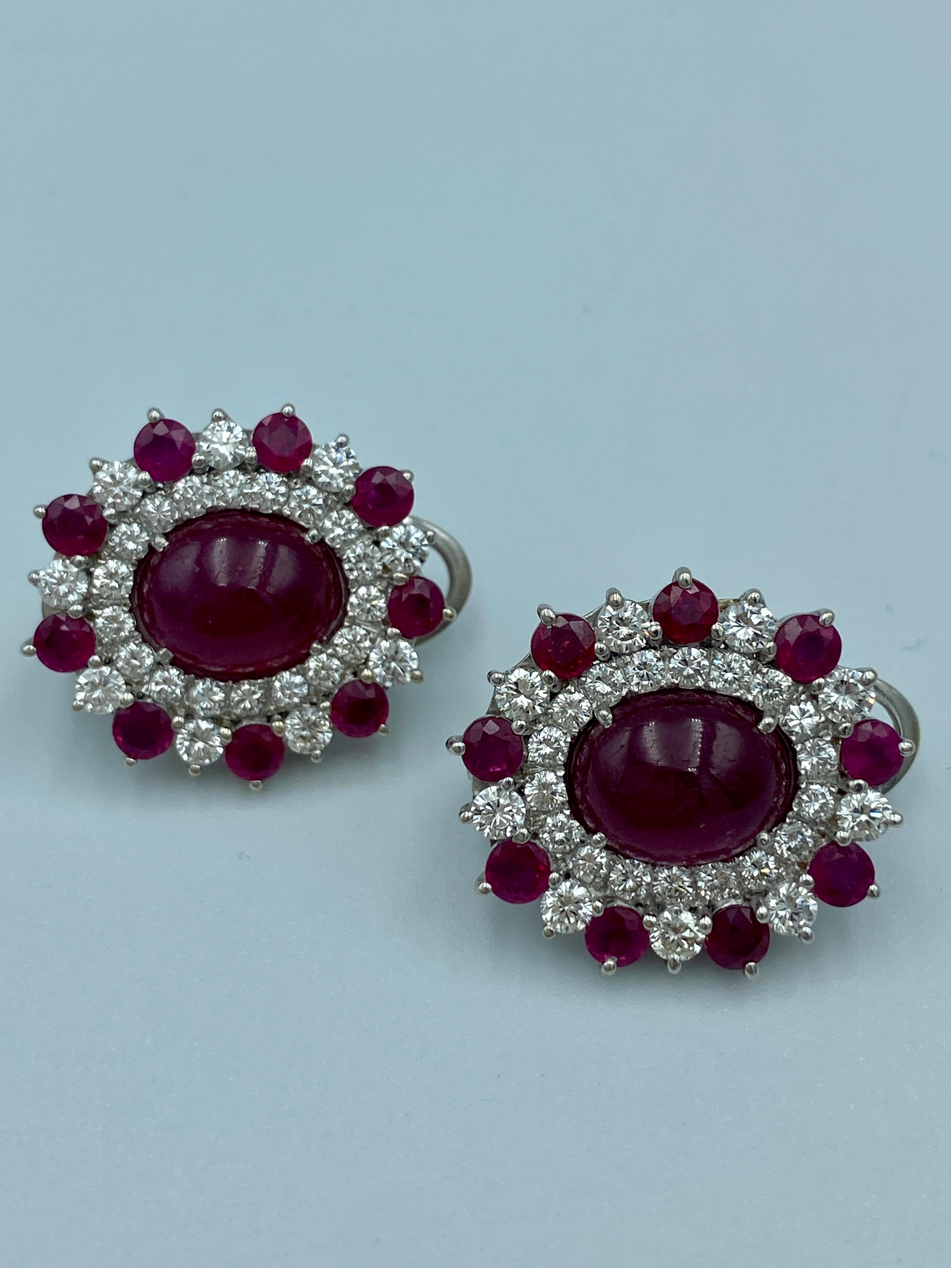 European 1980s cabochon ruby and diamond cocktail ring In Excellent Condition For Sale In London, GB