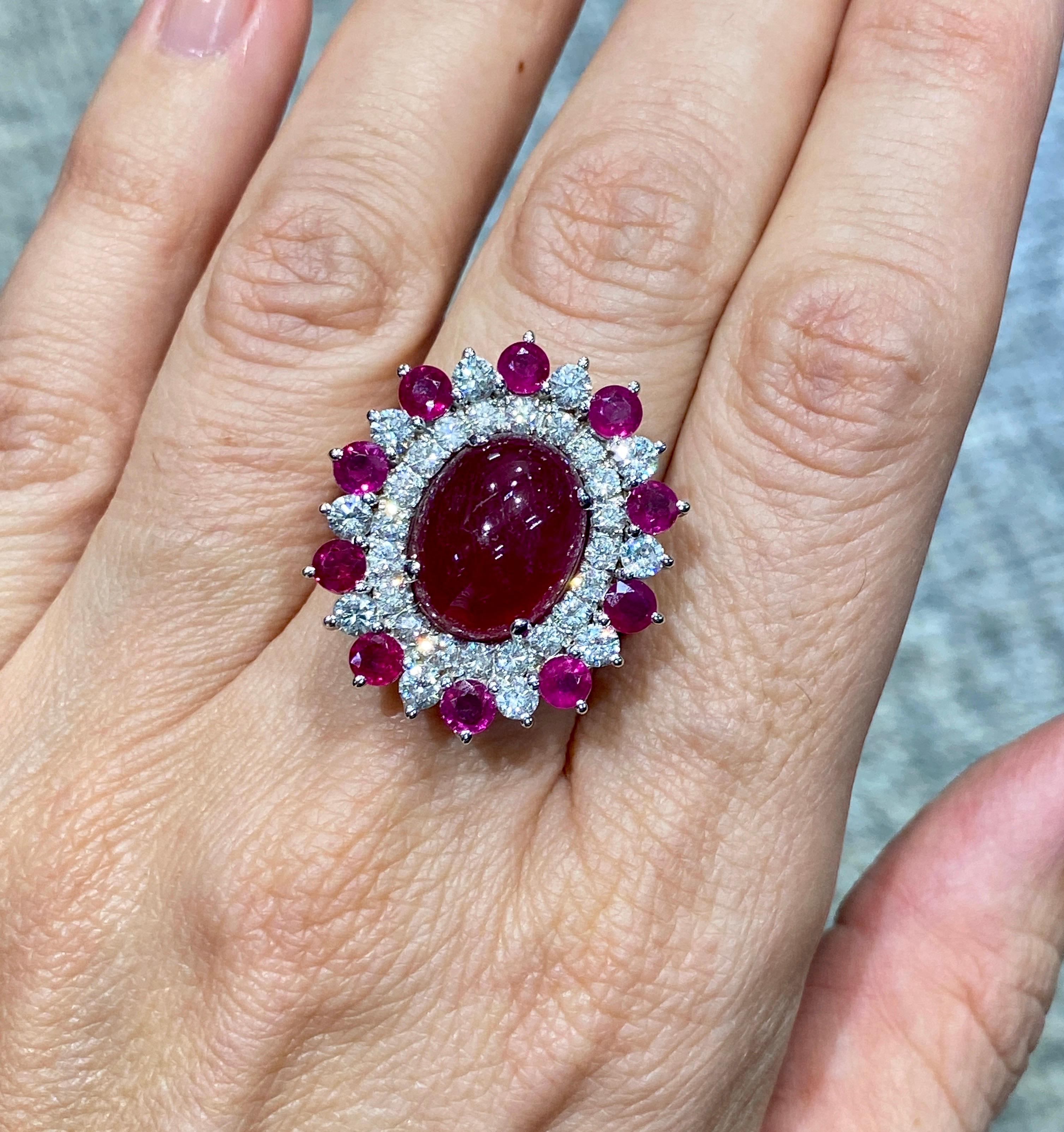 Europäische 1980er Cabochon-Ohrringe mit Rubin und Diamanten 2