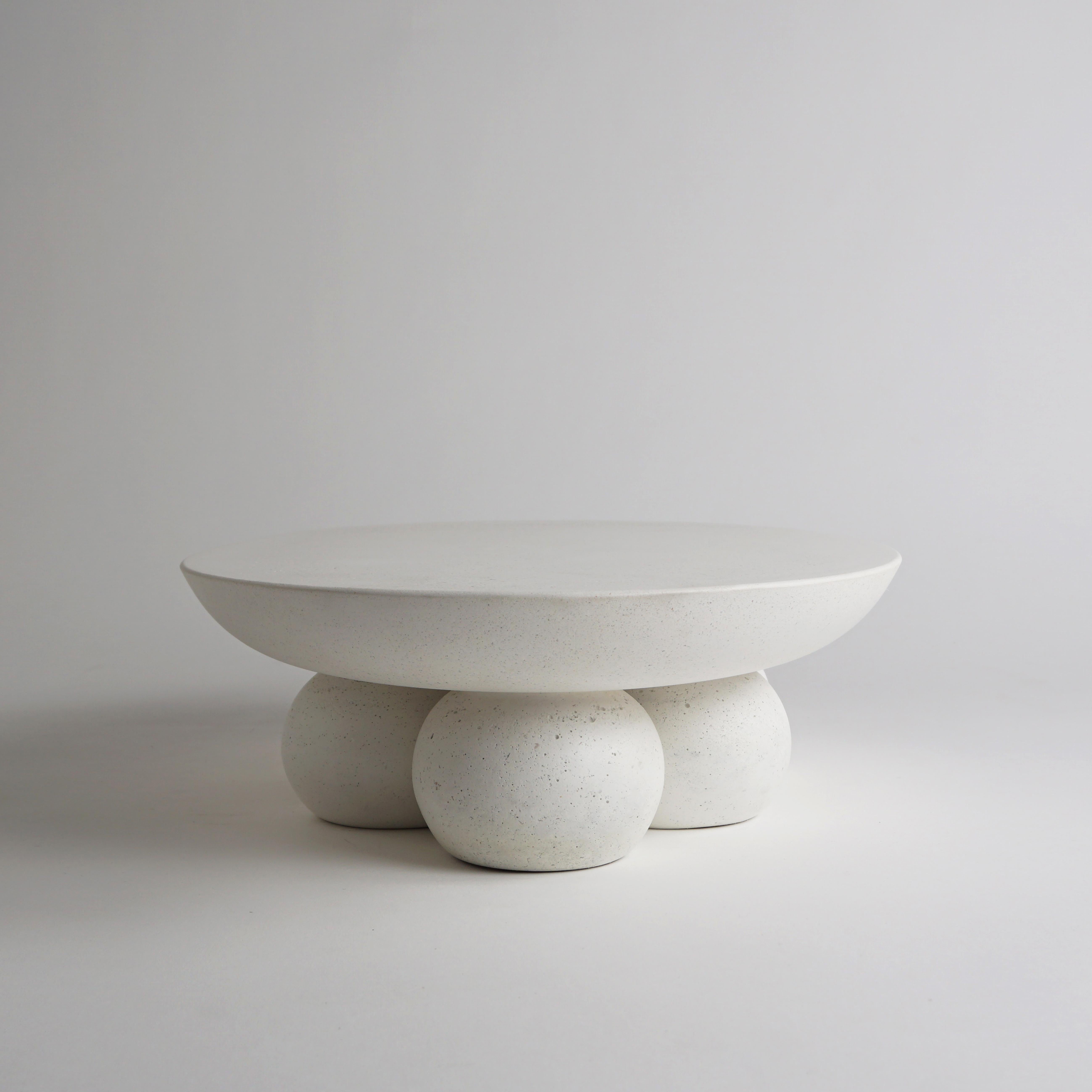 Moulage Centre de table ovale sculptural et organique « PIEDI » d'Alentes Atelier en vente