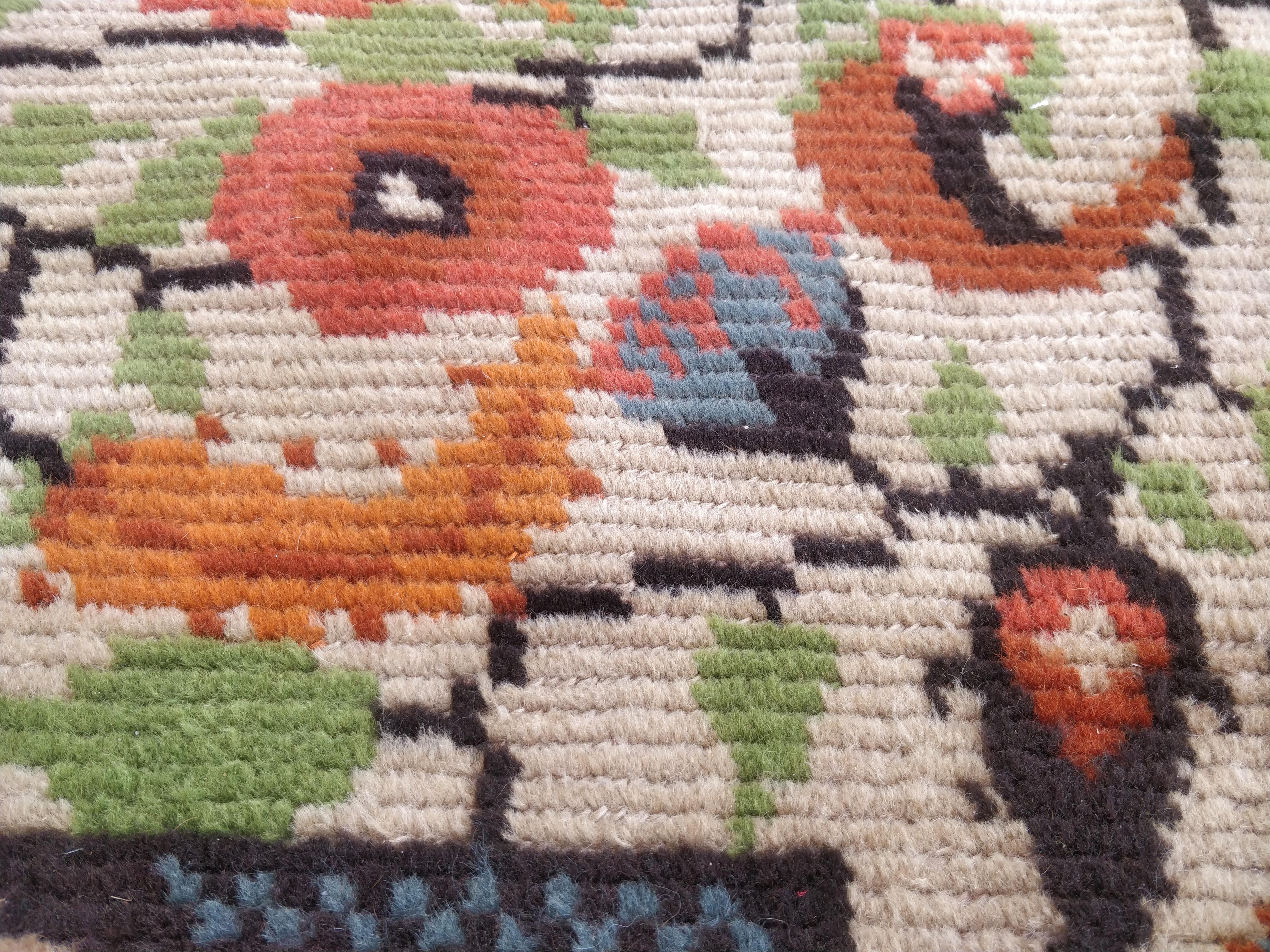 European Anatolian-style carpet with Ushak design featuring birds (Austria) For Sale 7