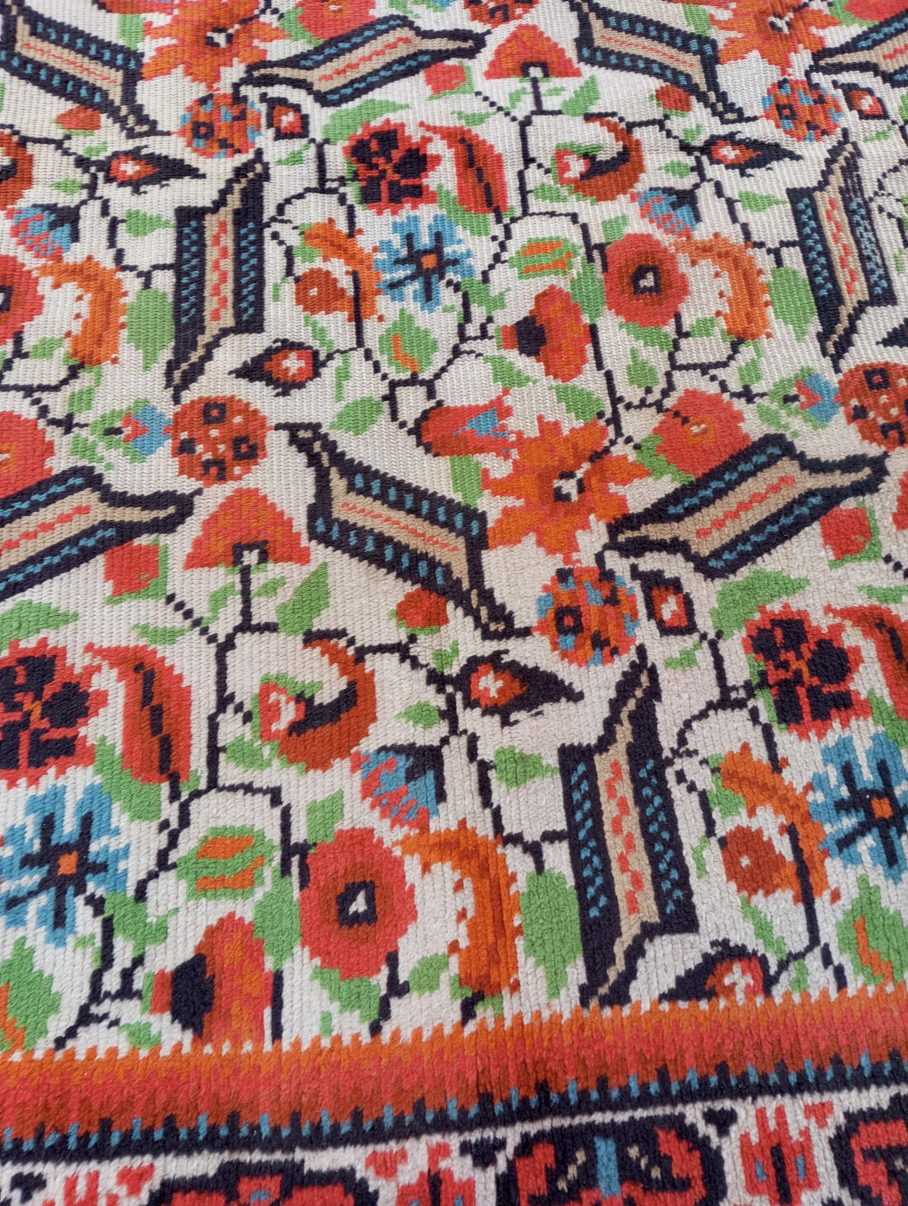 Austrian European Anatolian-style carpet with Ushak design featuring birds (Austria) For Sale