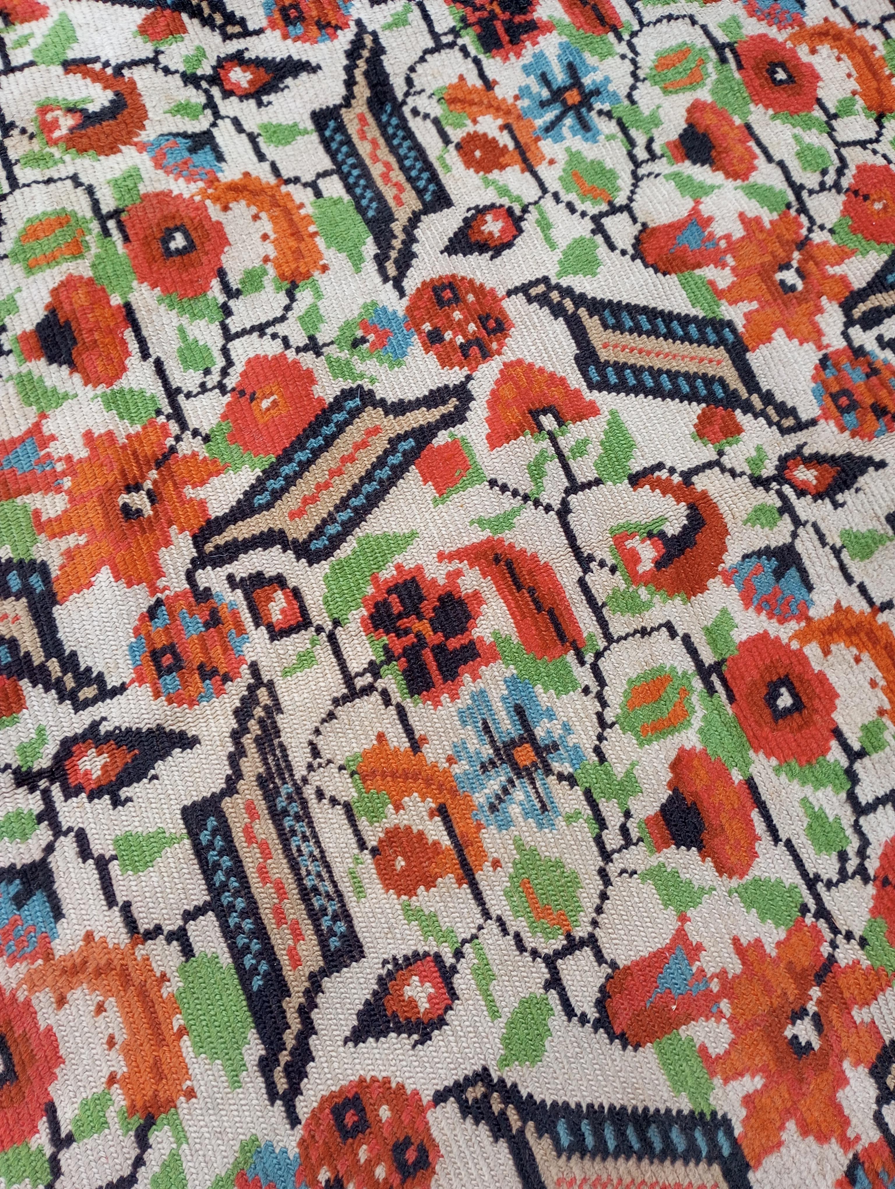 Mid-20th Century European Anatolian-style carpet with Ushak design featuring birds (Austria) For Sale