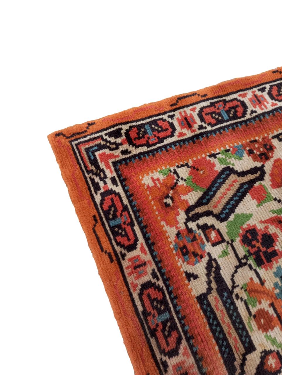 Wool European Anatolian-style carpet with Ushak design featuring birds (Austria) For Sale