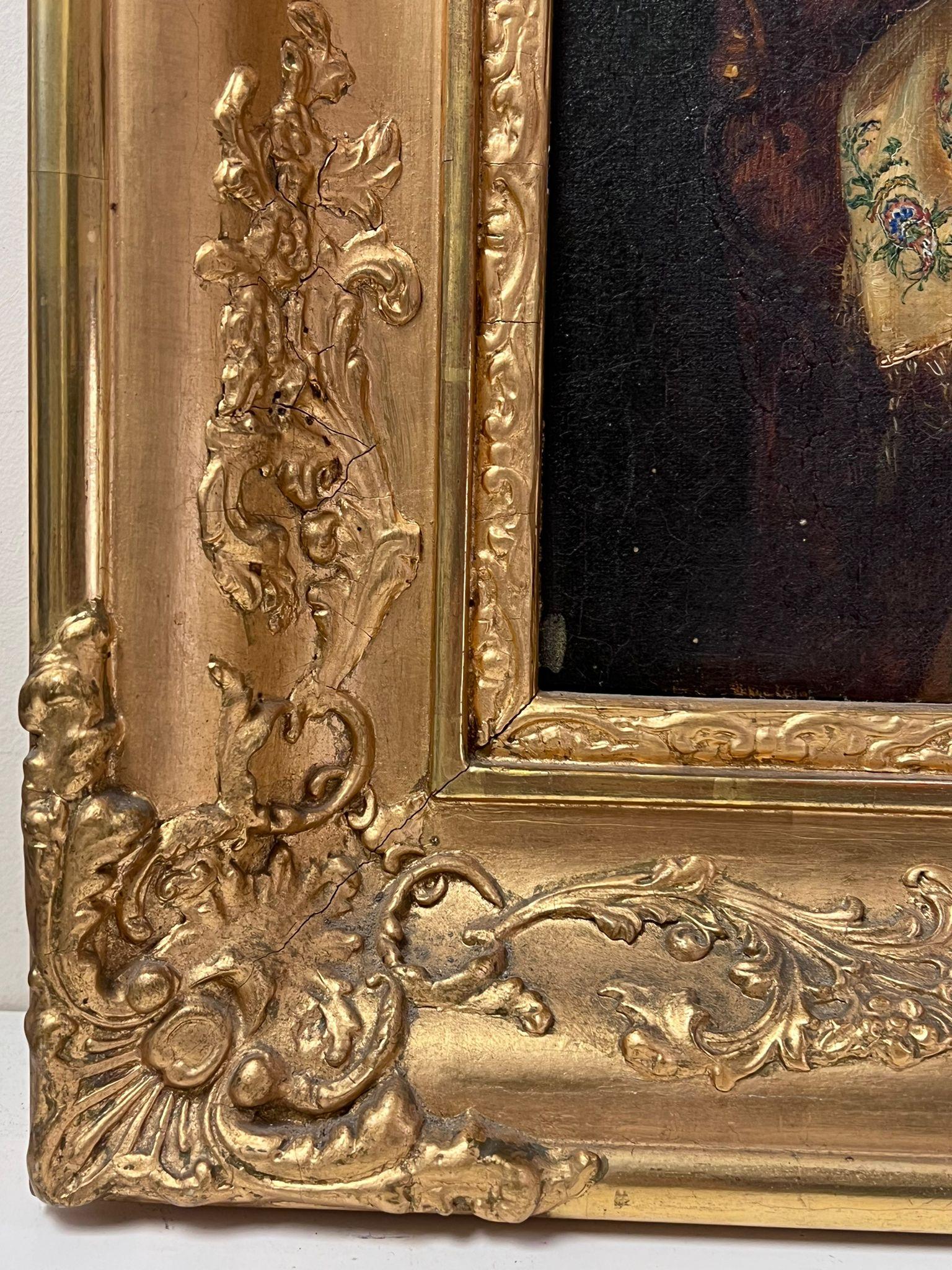 Antico ritratto europeo di una signora con scialle floreale avvolto in una cornice dorata con arco - Figurative Painting Marrone di European Antique