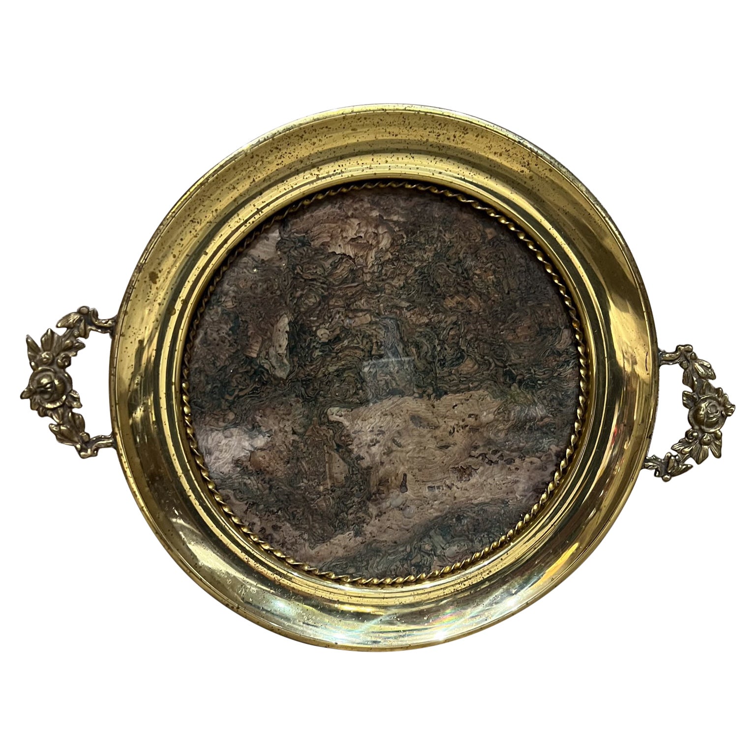 Plateau de service européen antique en laiton orné en vente