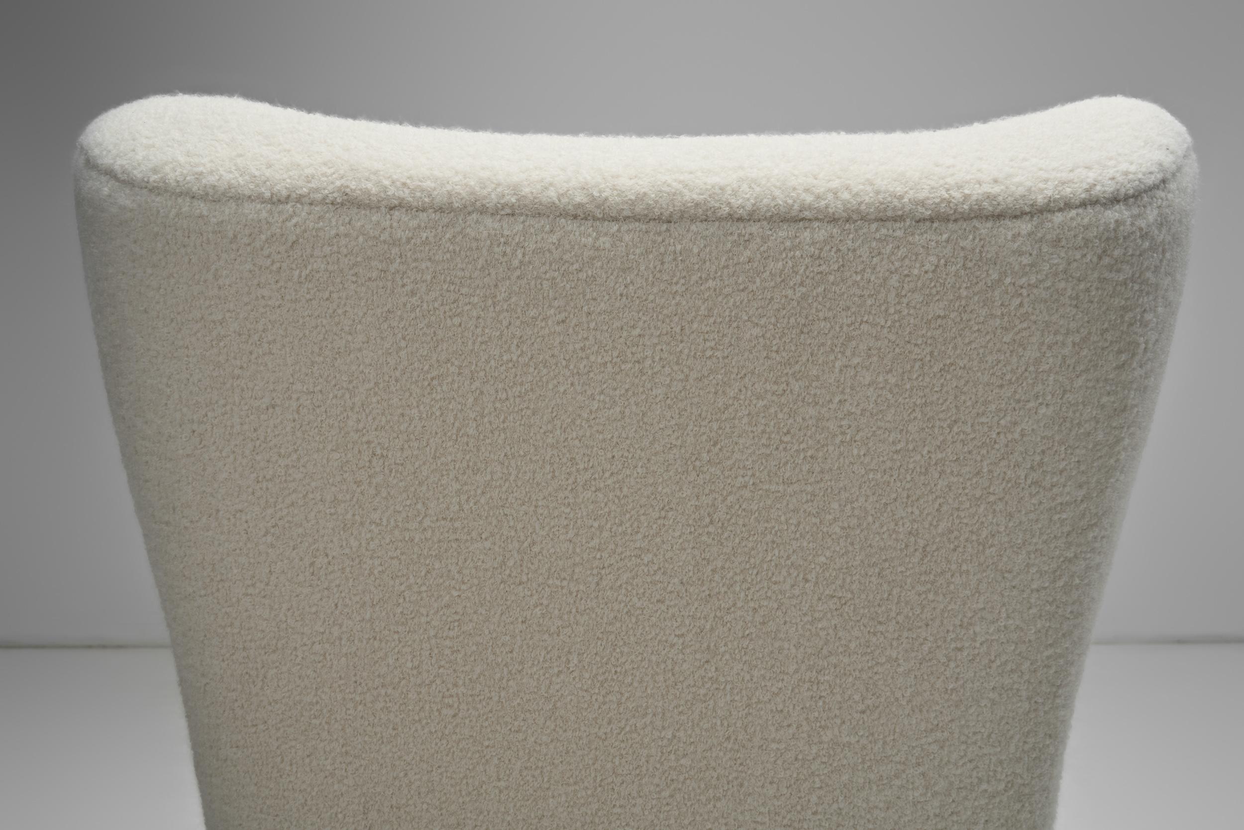 European Armchair in White Upholstery, Europe 20th Century For Sale 6