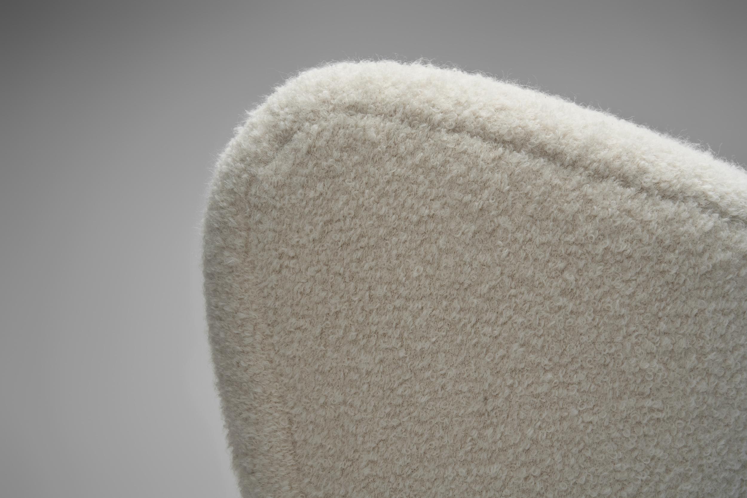 European Armchair in White Upholstery, Europe 20th Century For Sale 7