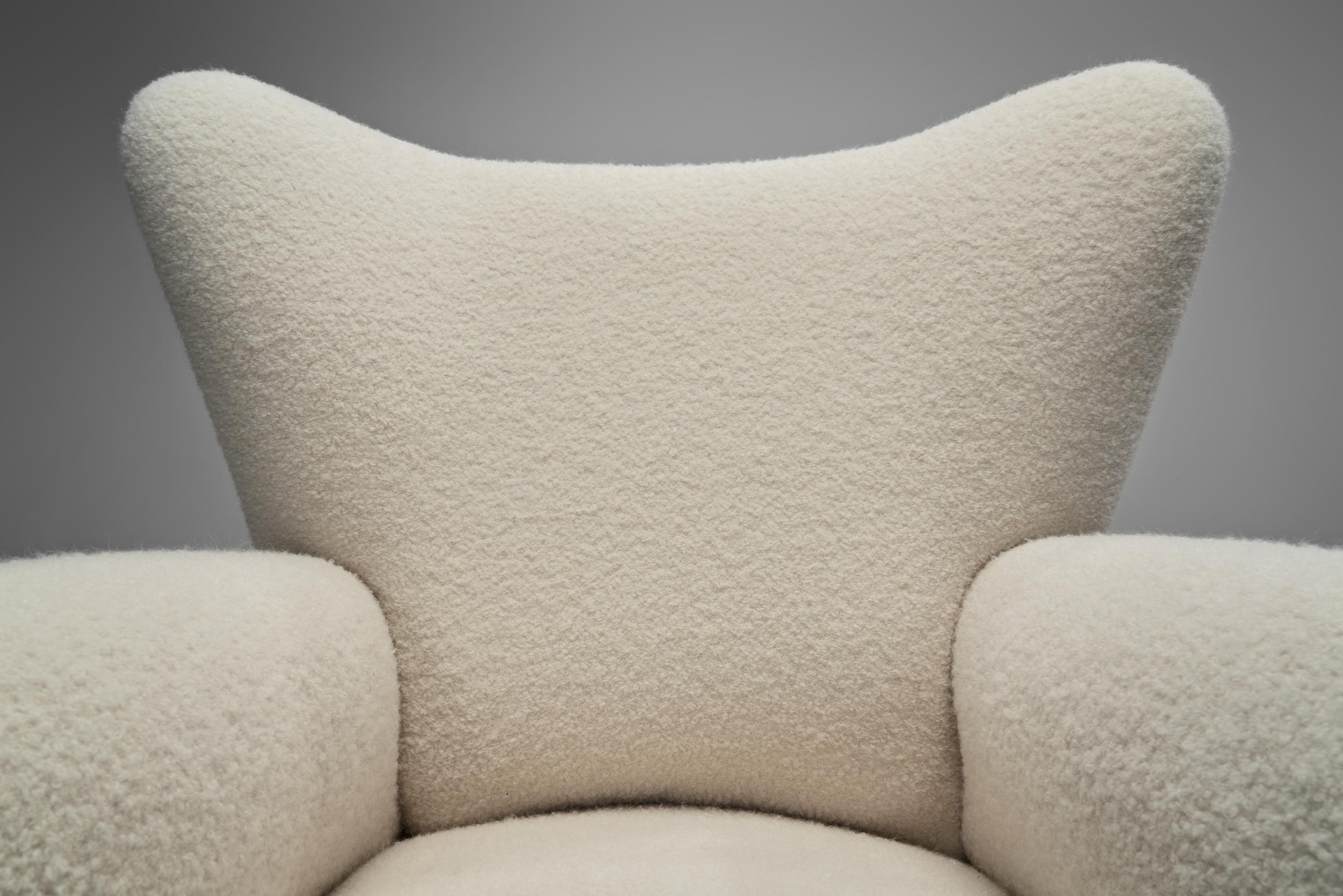 European Armchair in White Upholstery, Europe 20th Century For Sale 2