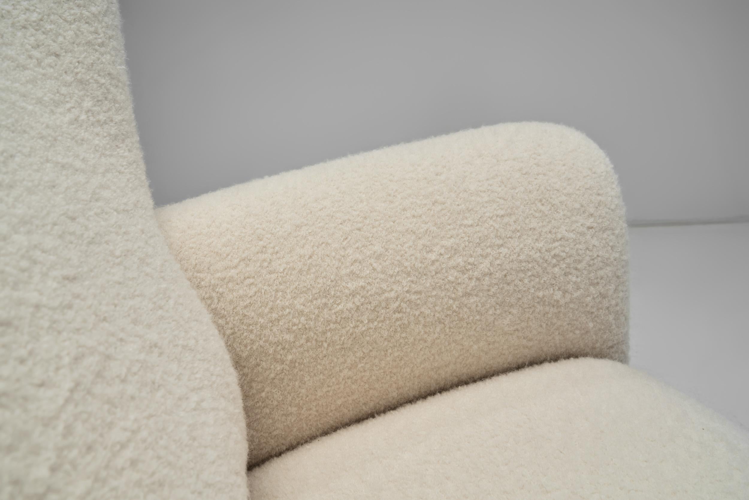 European Armchair in White Upholstery, Europe 20th Century For Sale 3