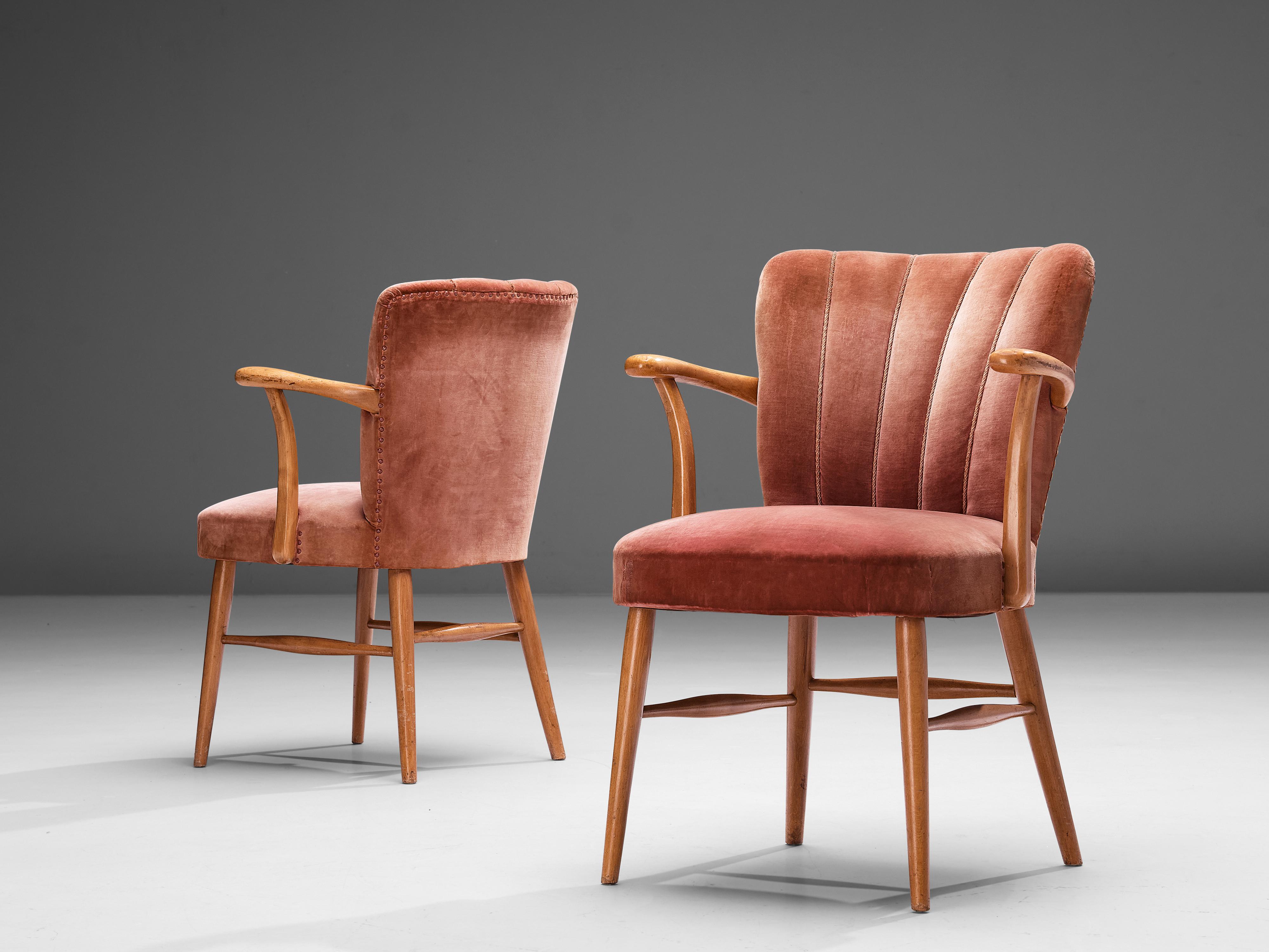 Armchairs, velvet, beech, brass, Europe, 1950s

Elegant armchairs in a soft pink velvet upholstery. A beech frame with armrests holds the seat and backrest that is highlighted with vertical lines ending in soft curves on top. The tufted lines