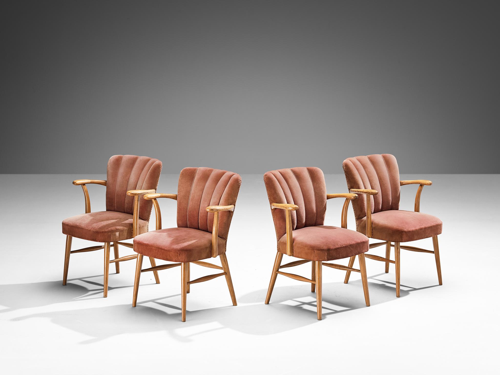 Armchairs, velvet, beech, brass, Europe, 1950s

Elegant armchairs in a soft pink velvet upholstery. A beech frame with armrests holds the seat and backrest that is highlighted with vertical lines ending in soft curves on top. The tufted lines