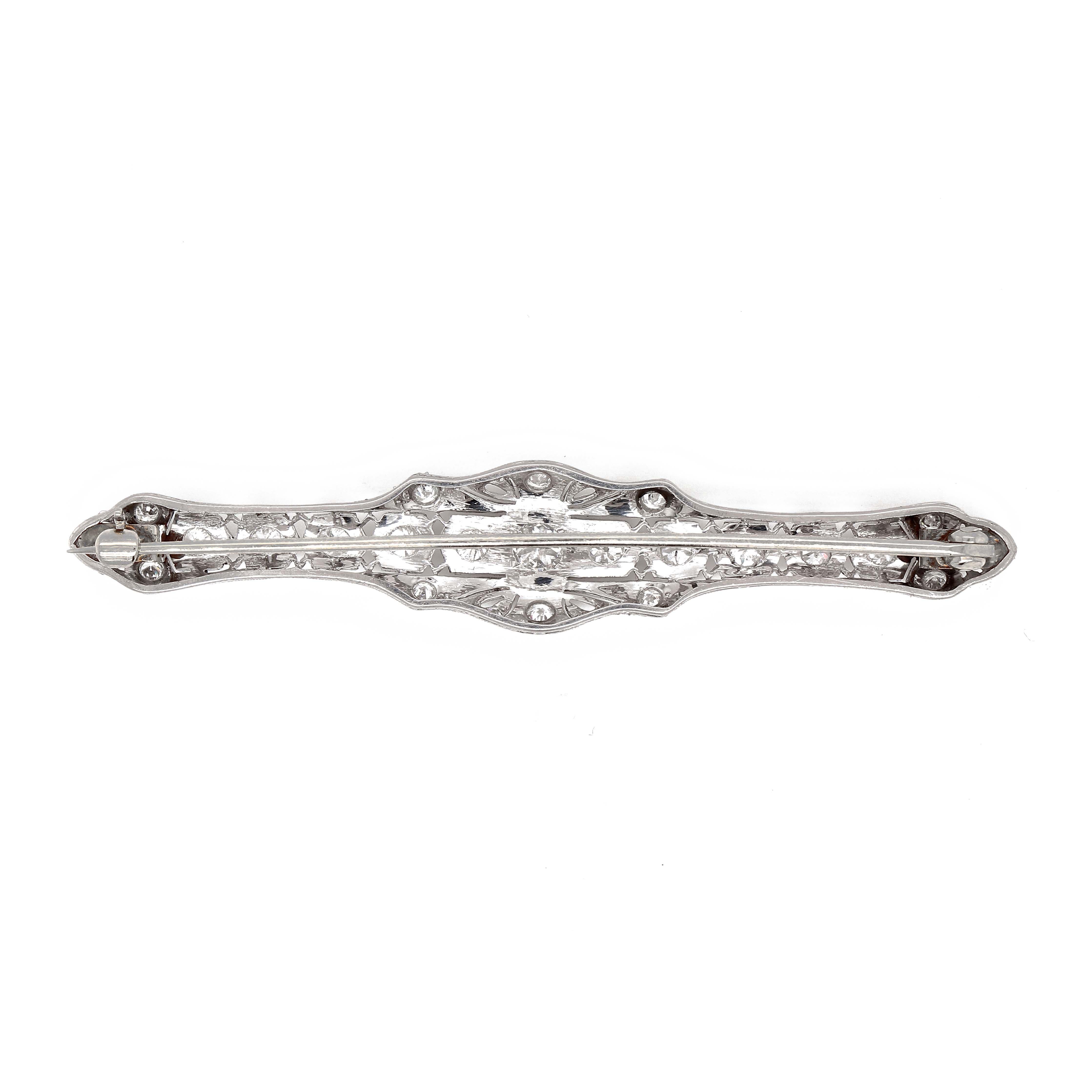 European Art Deco 3.10 Carat Diamond Brooch In Excellent Condition For Sale In Houston, TX