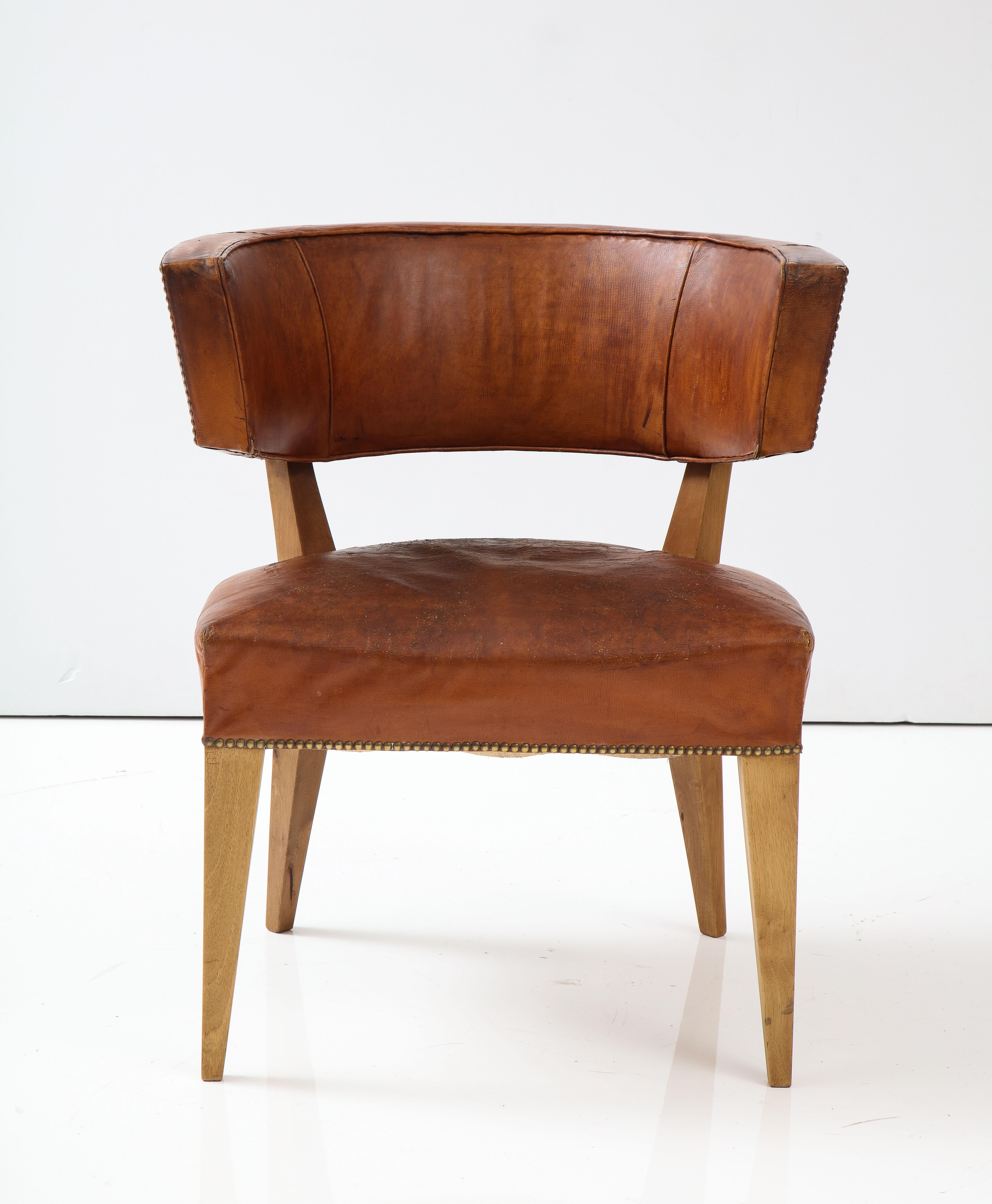 Simple Art Deco Klismos chair with a beautifully patinated leather, great condition.