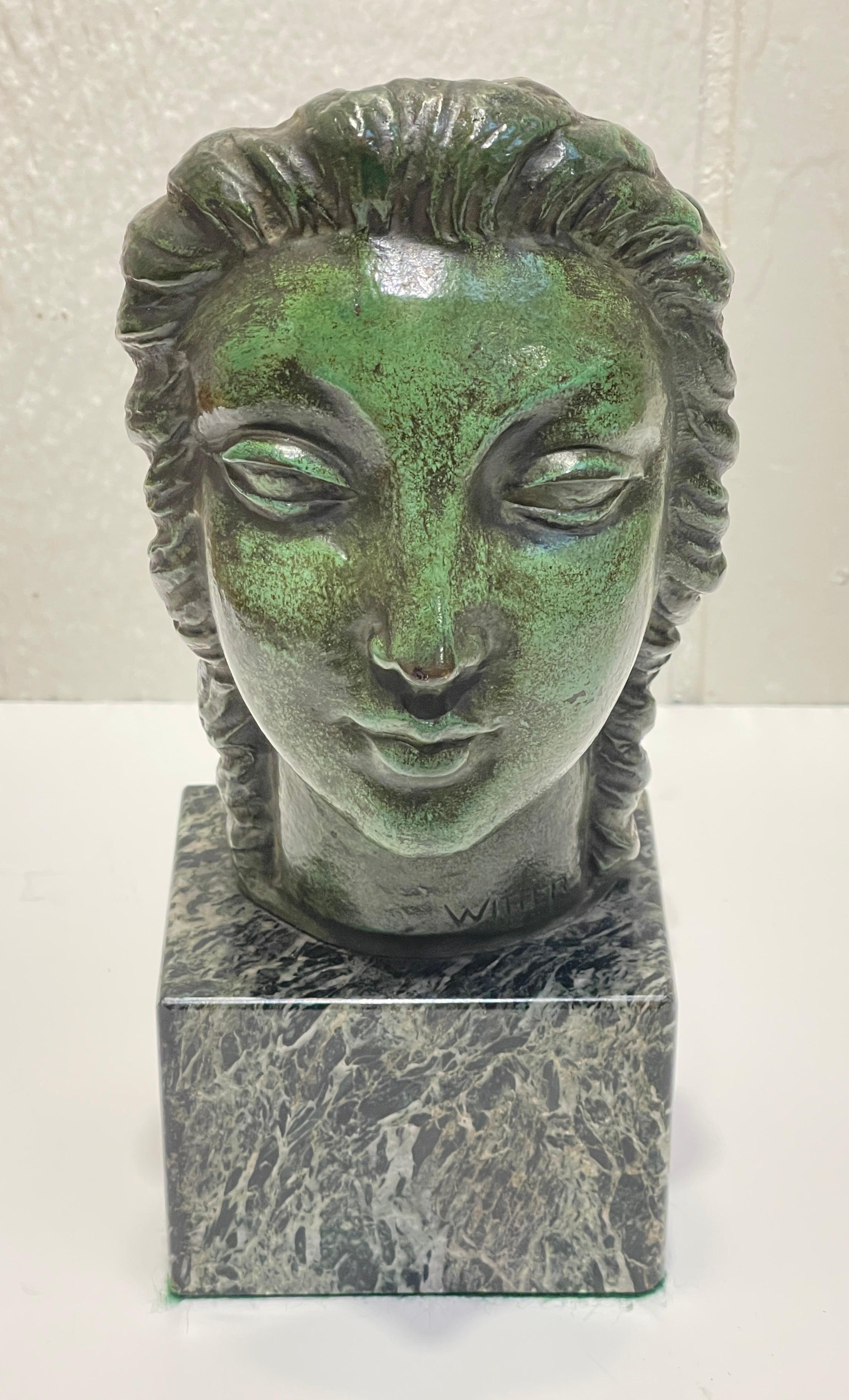 Portrait en buste d'une dame, Art déco européen en vente 4