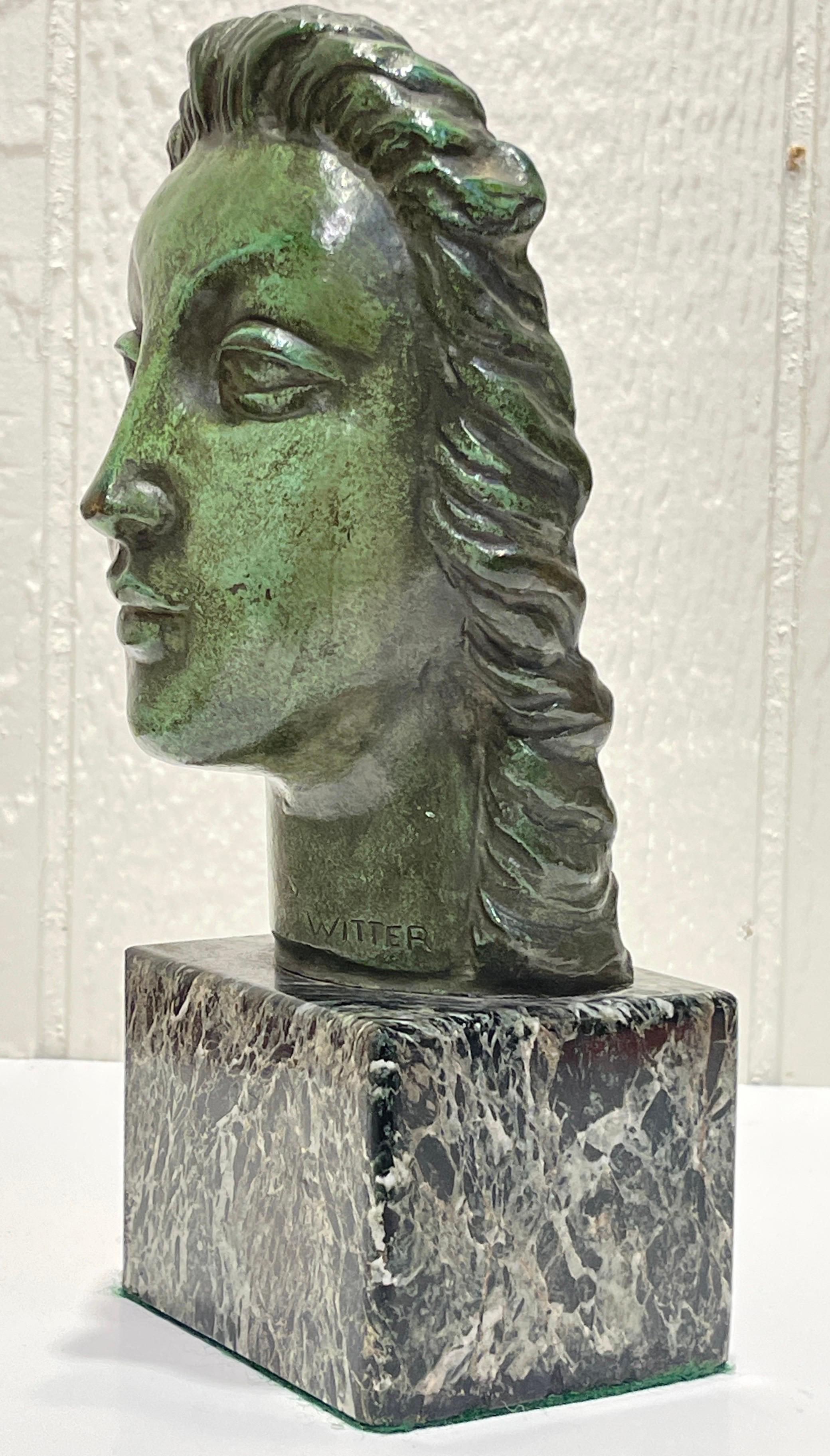 20ième siècle Portrait en buste d'une dame, Art déco européen en vente