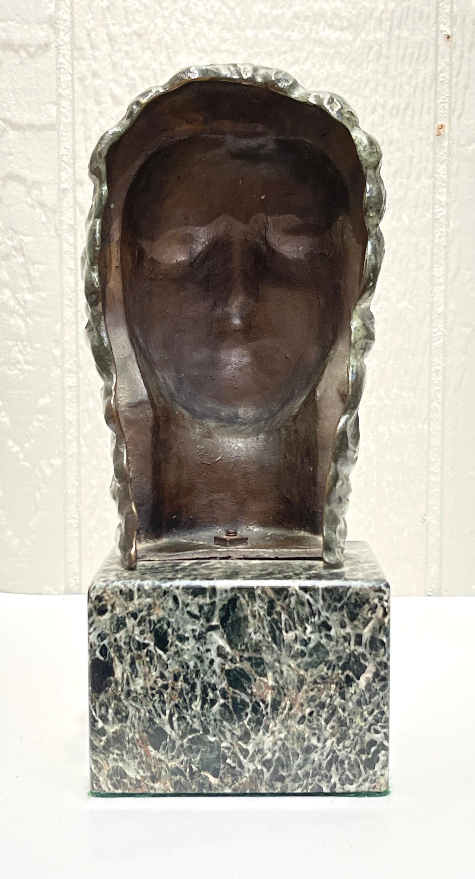 Bronze Portrait en buste d'une dame, Art déco européen en vente