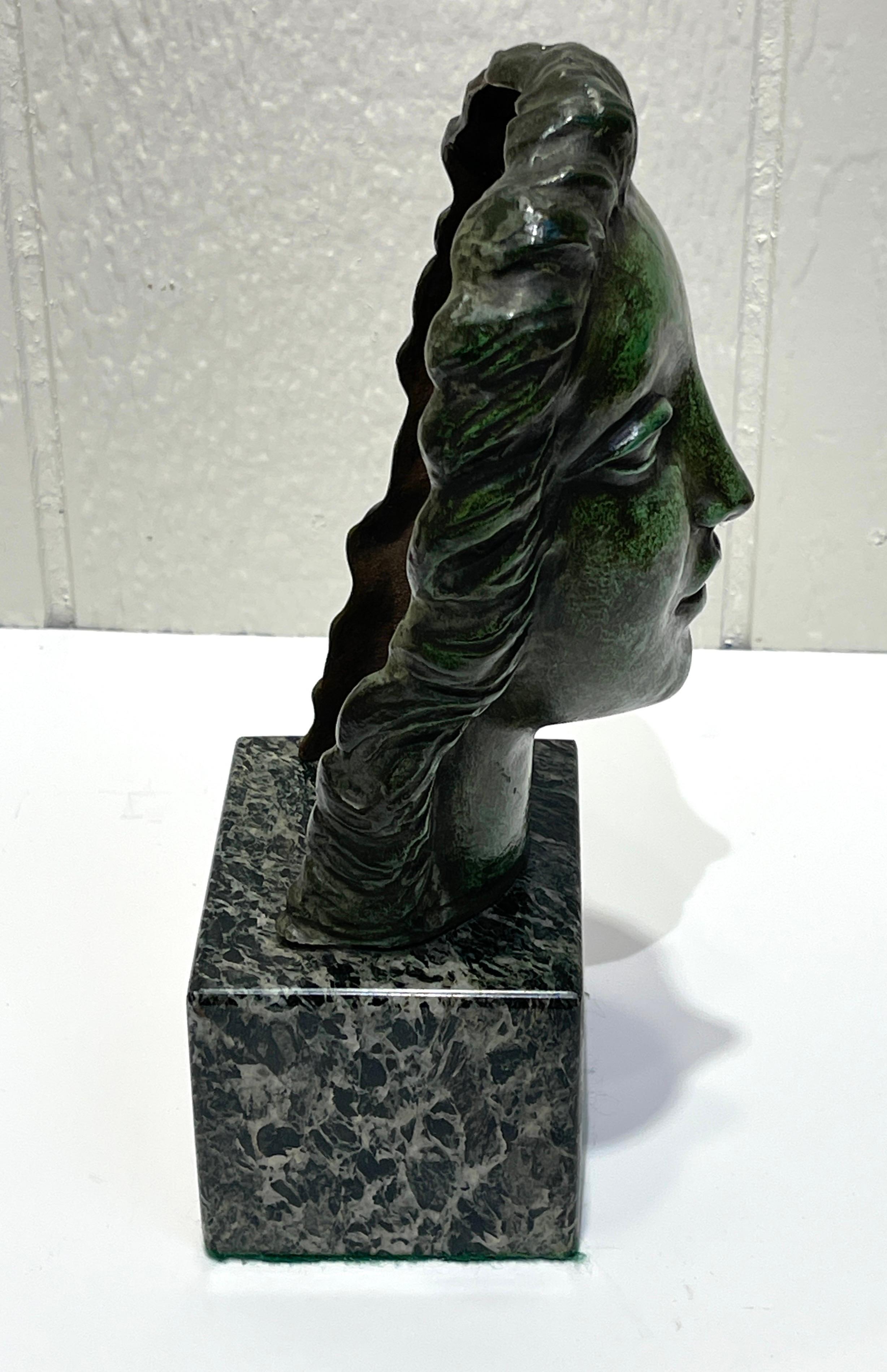 Portrait en buste d'une dame, Art déco européen en vente 2