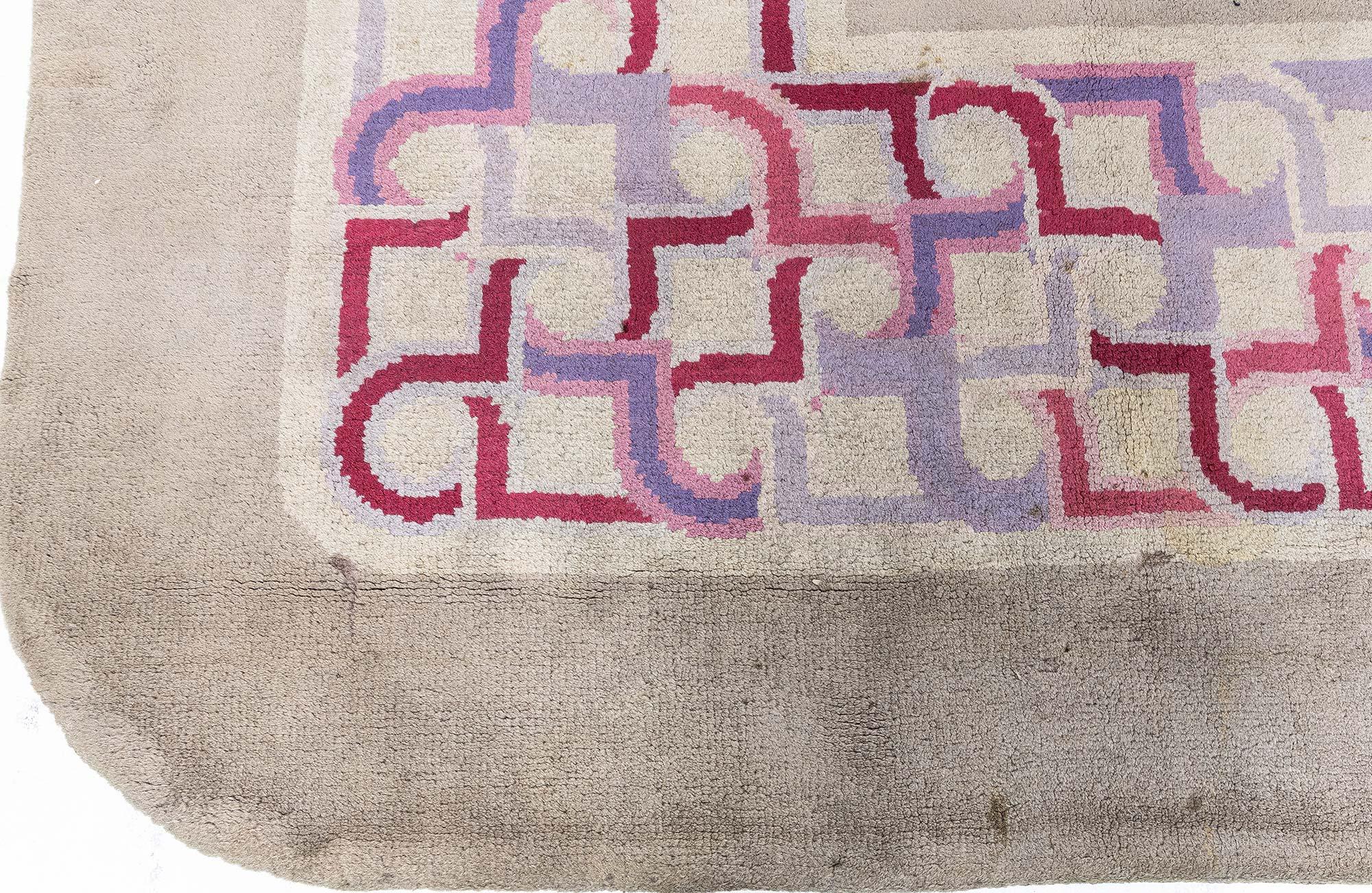 Tapis européen Art déco - Elegance dans la géométrie et la teinte (taille ajustée)
Taille : 10'4