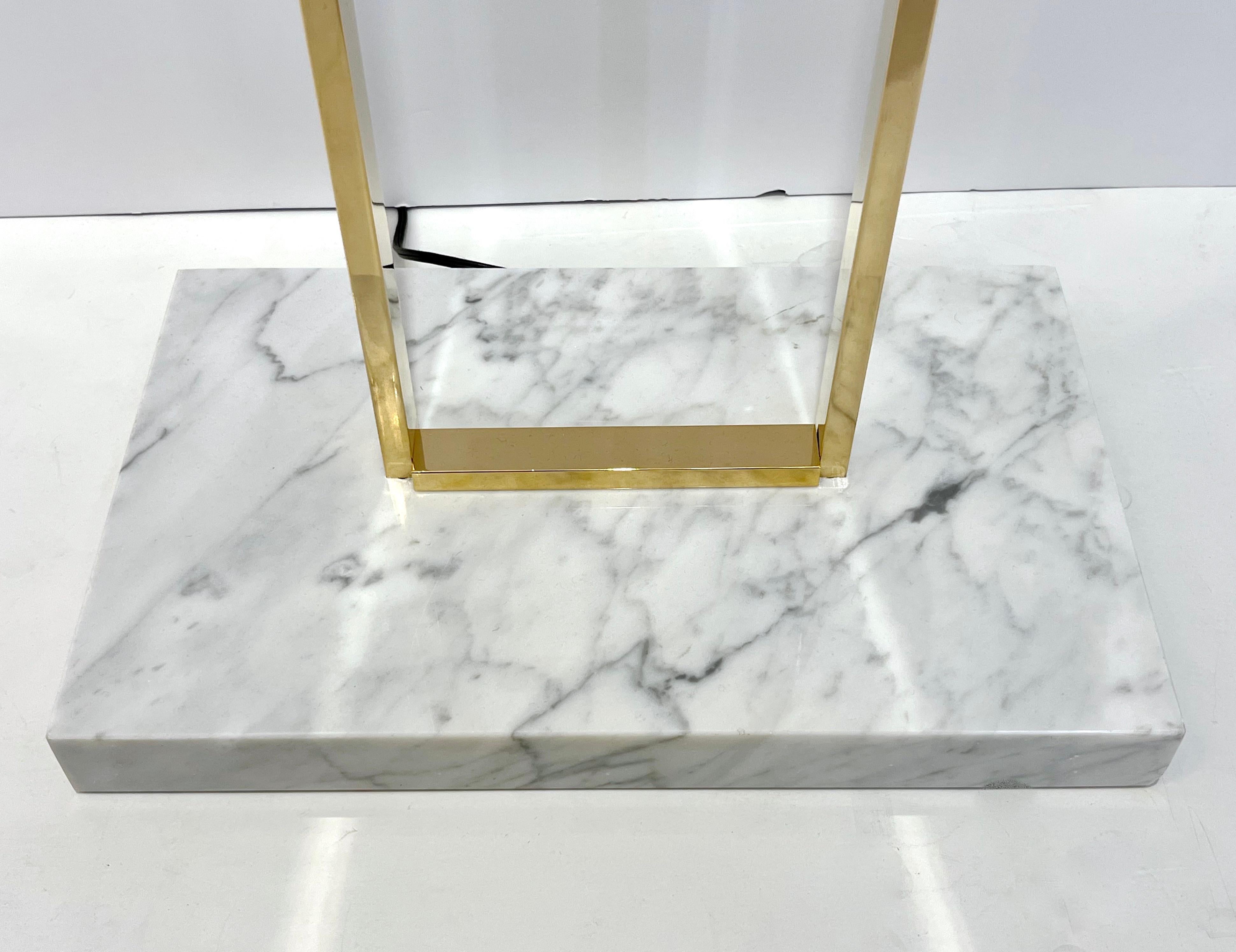 Lampada da terra minimalista in stile Art Deco europeo, in vetro di Murano, ottone e marmo in vendita 2