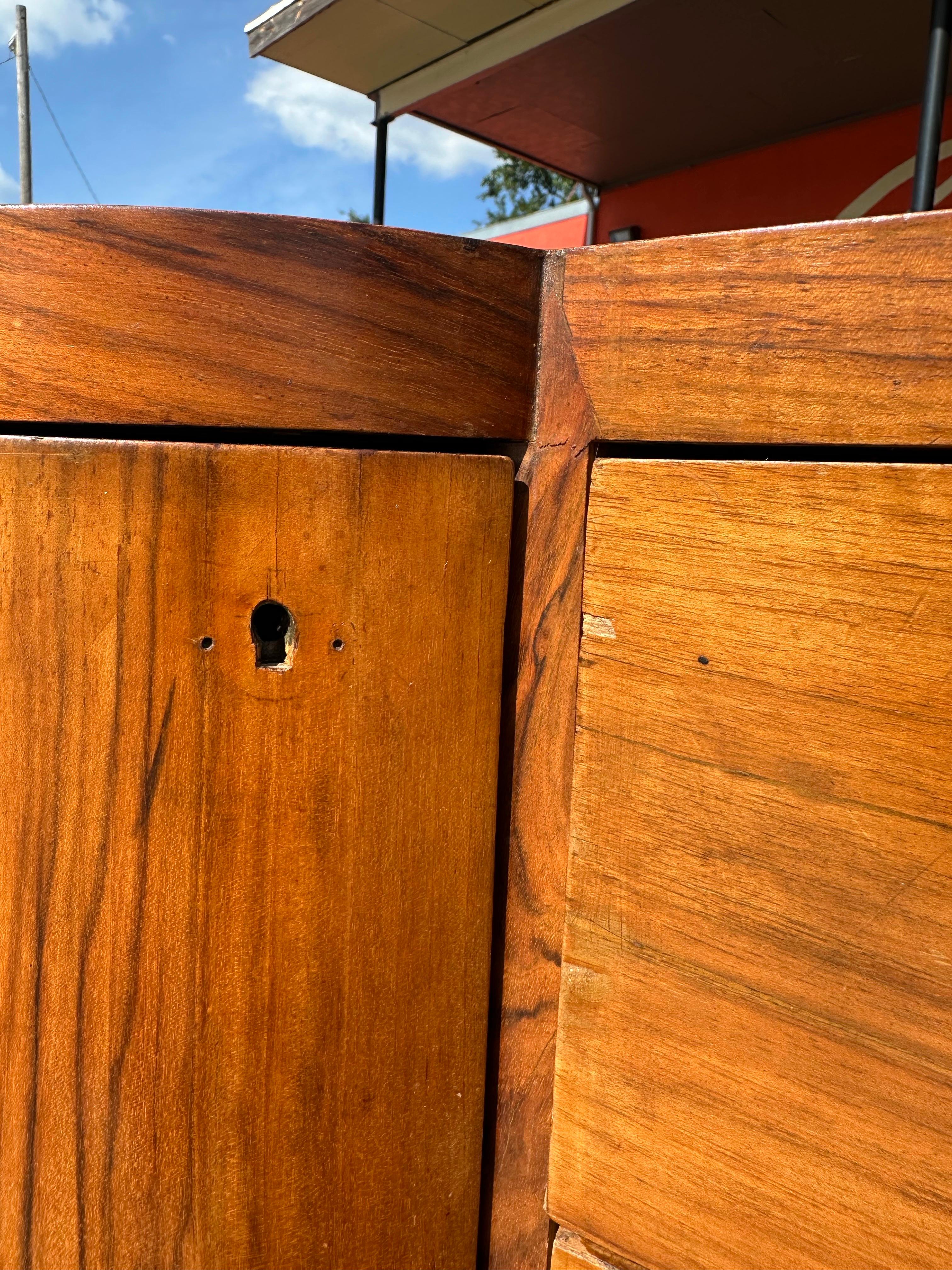 Credenza Art Deco europea in legno di noce e boro in vendita 4